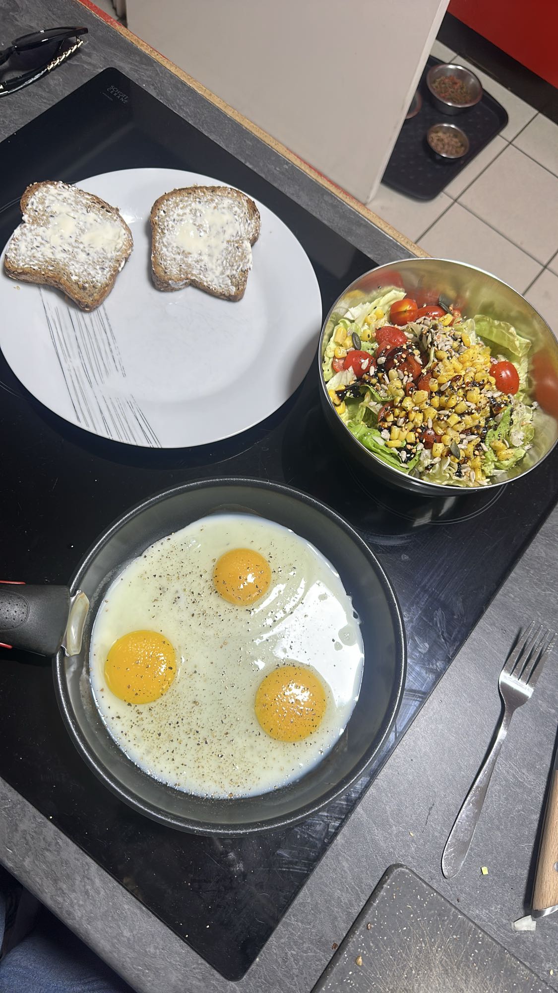 Petit-déjeuner œufs salade