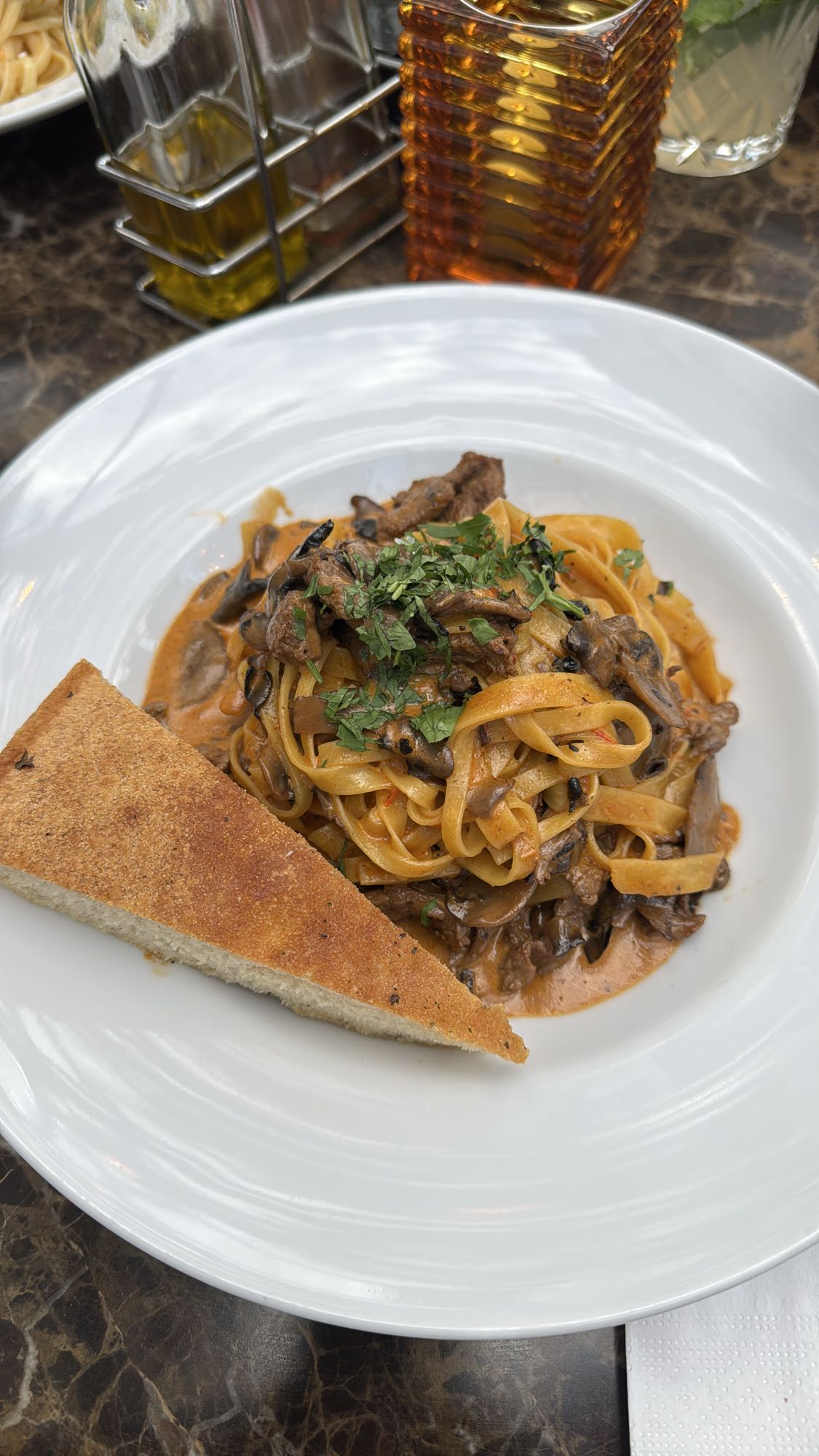 Tagliatelle med svamp & bröd