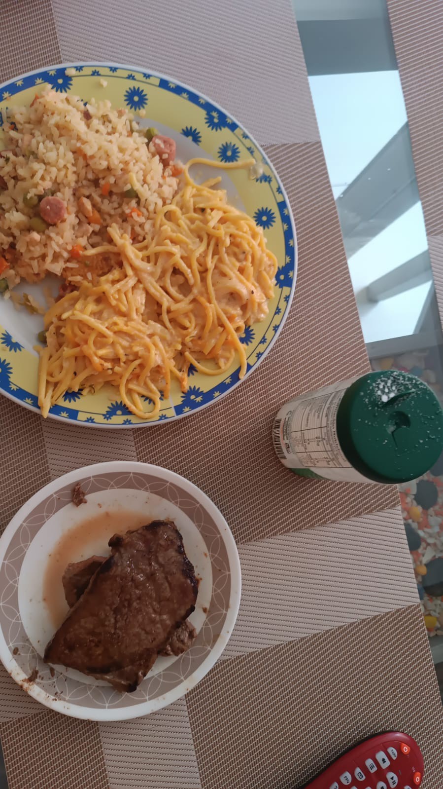 Arroz, espagueti y carne