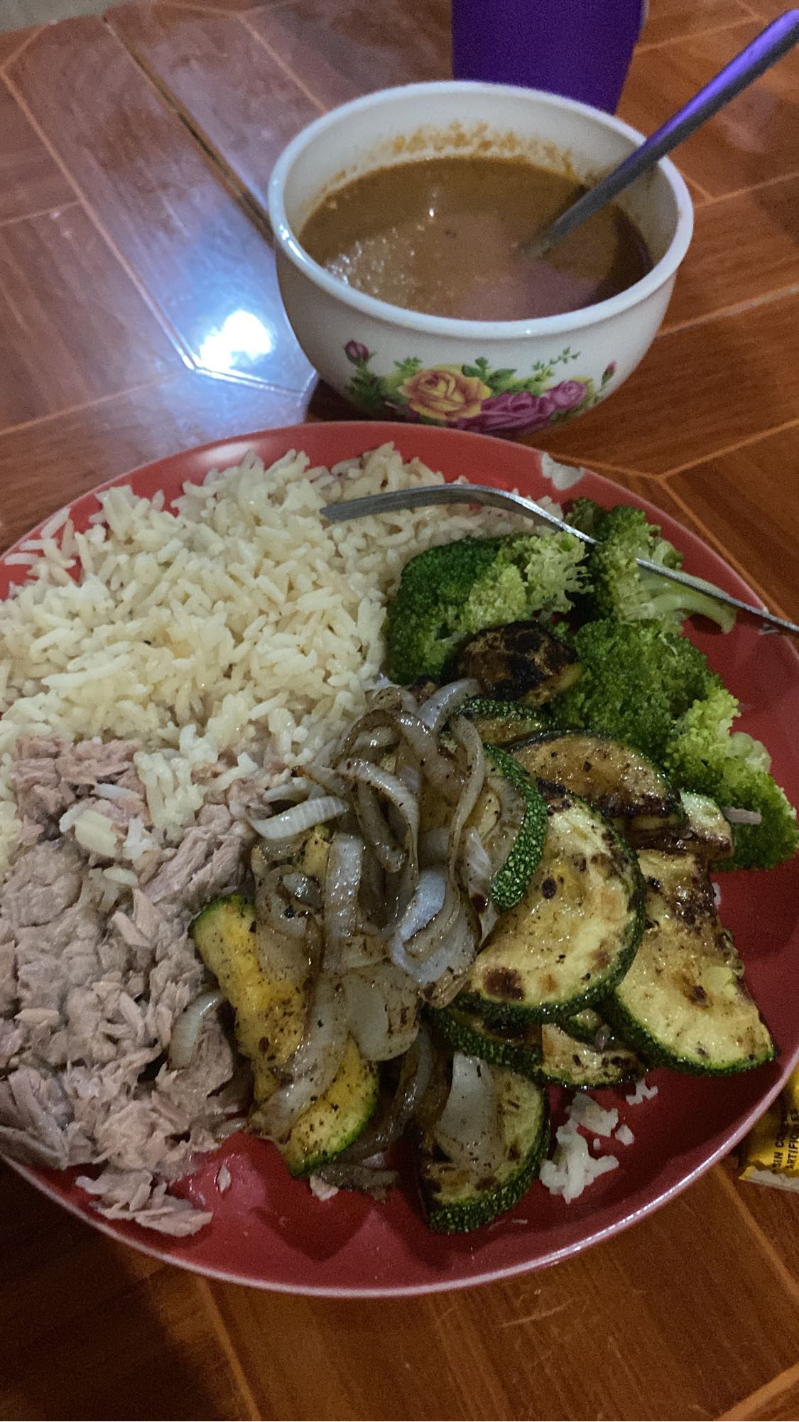 arroz con atún y verduras