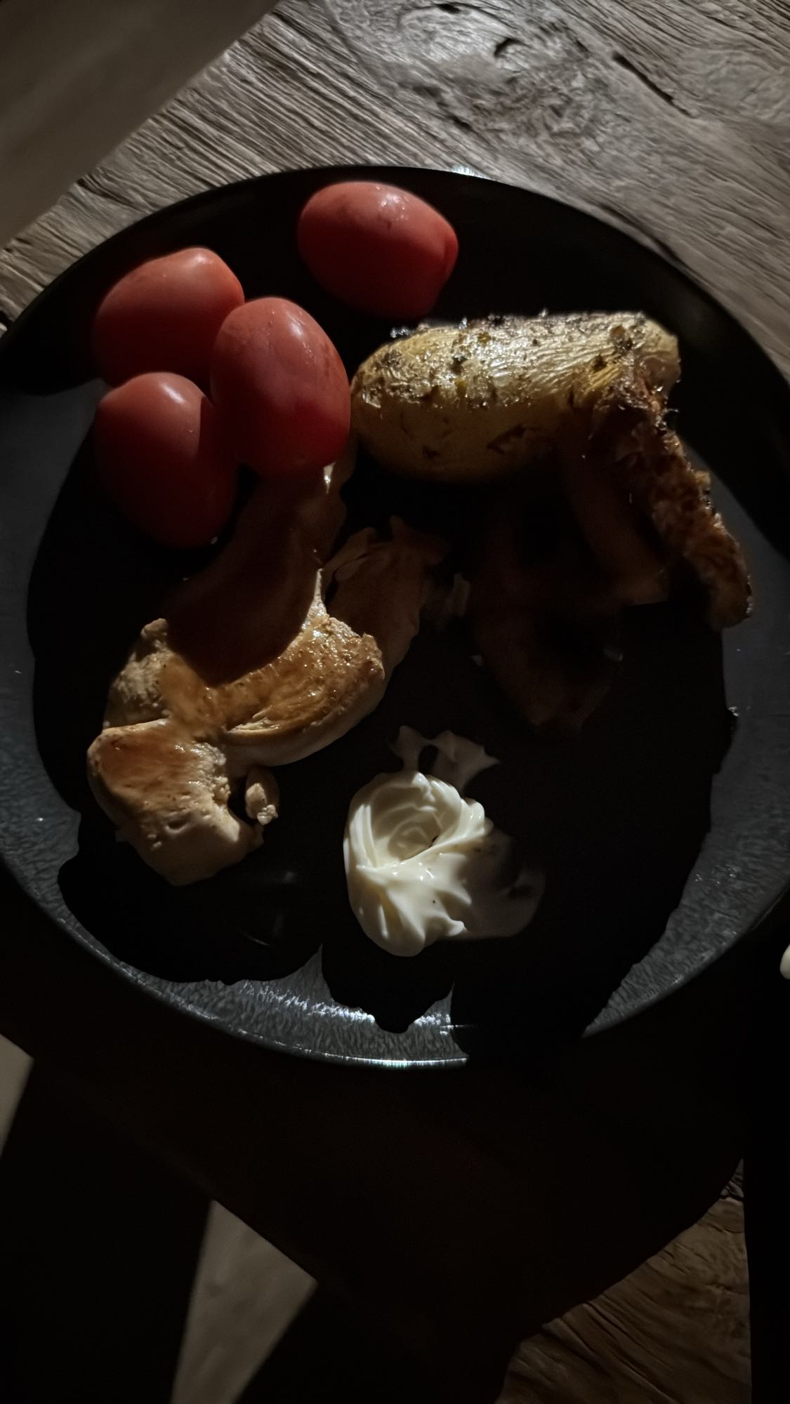 Hähnchen mit Kartoffeln und Tomaten