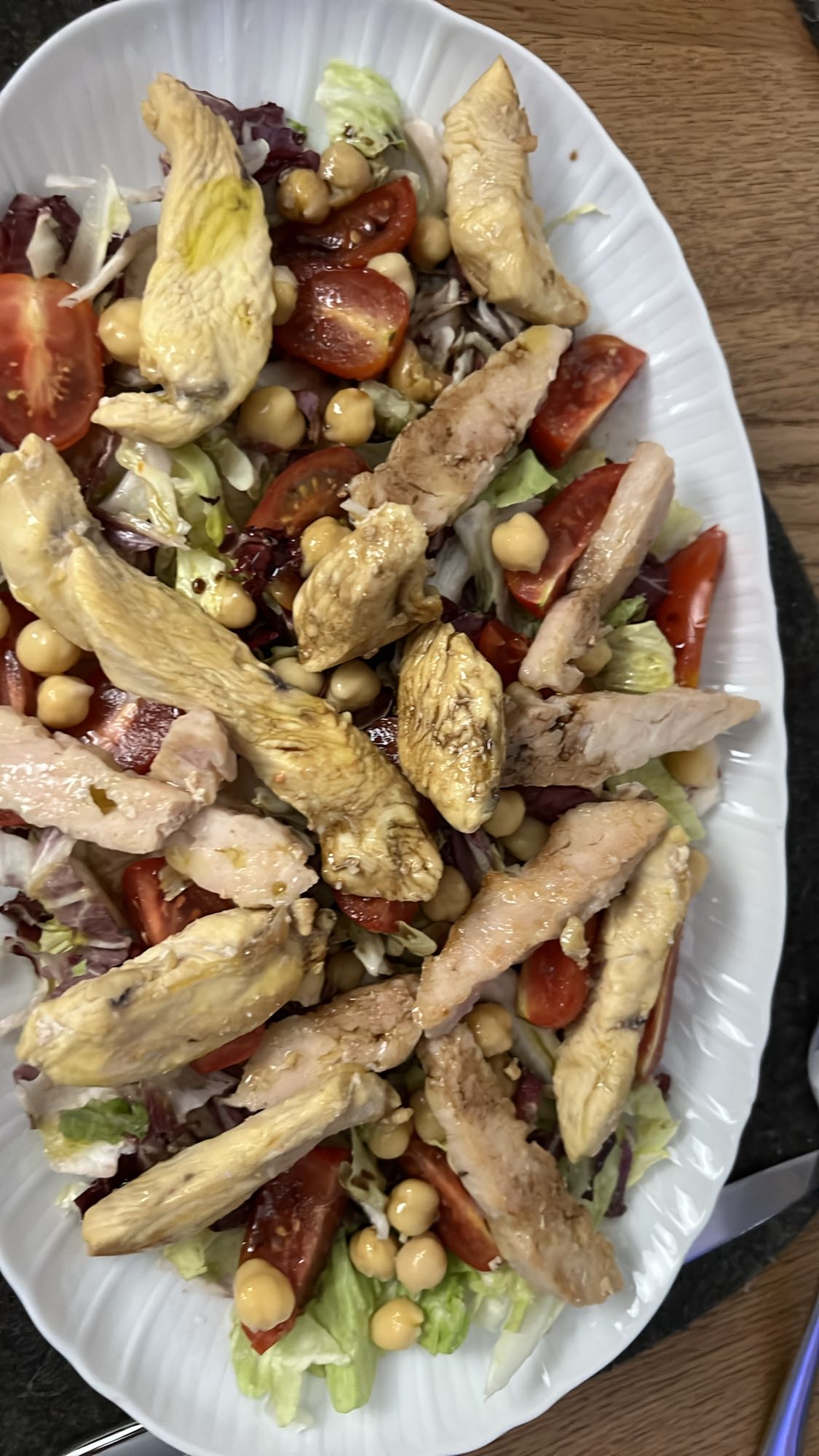 Tavuklu Nohutlu Salata