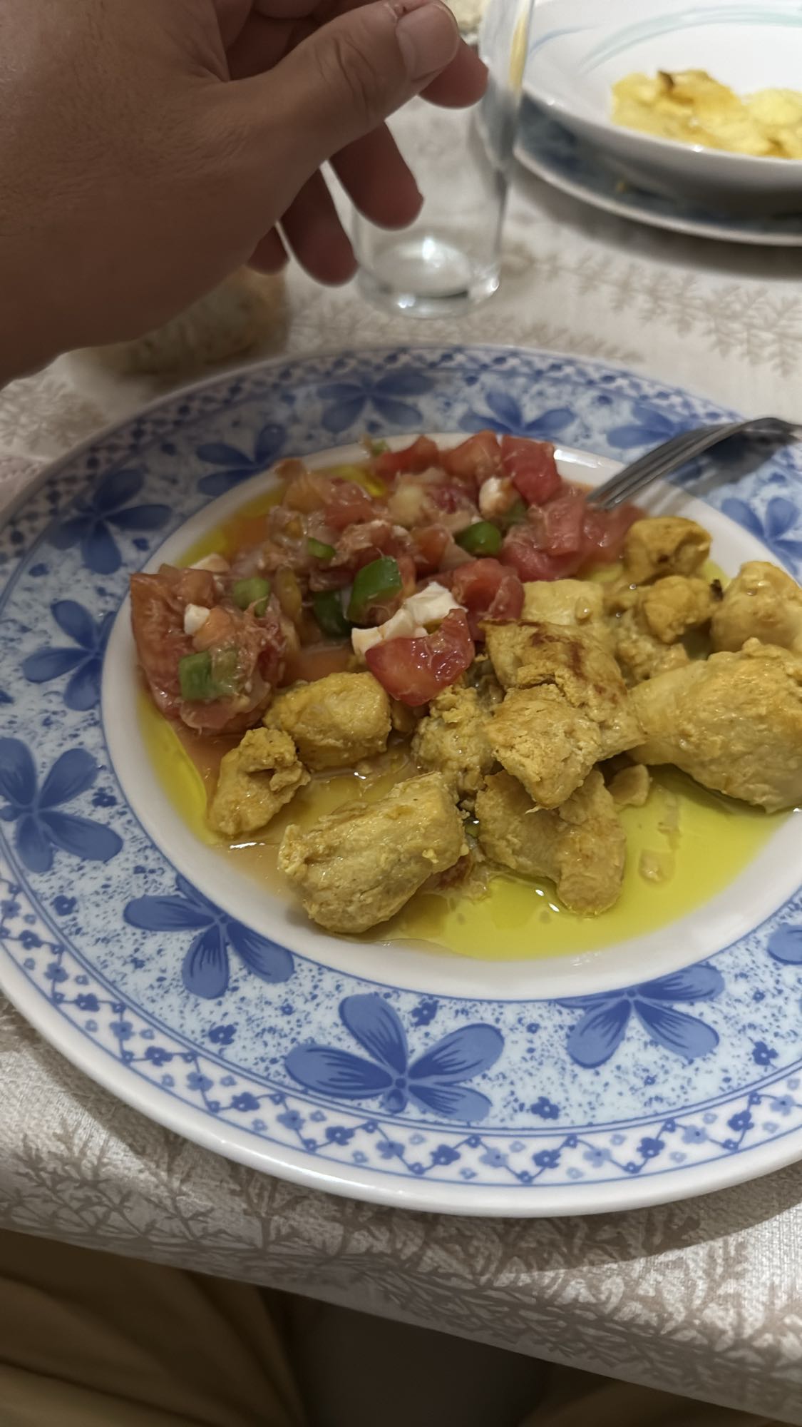 Pollo con ensalada fresca