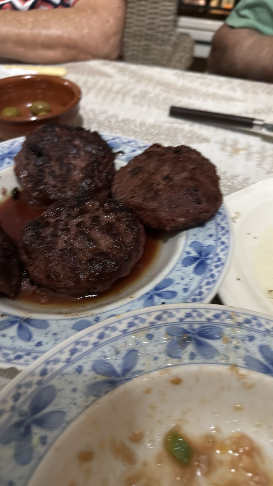 hamburguesas a la parrilla