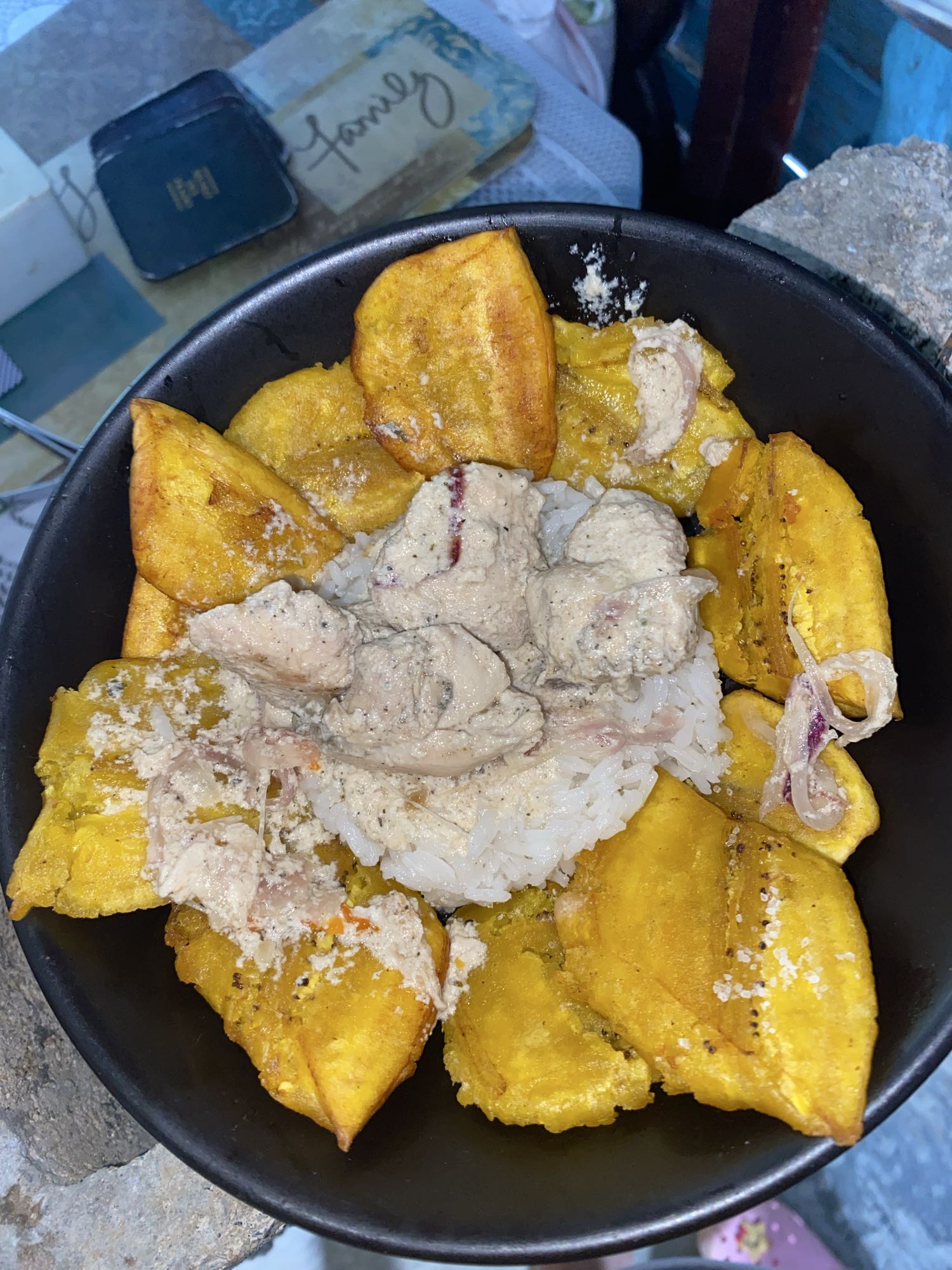 Pollo con arroz y plátano