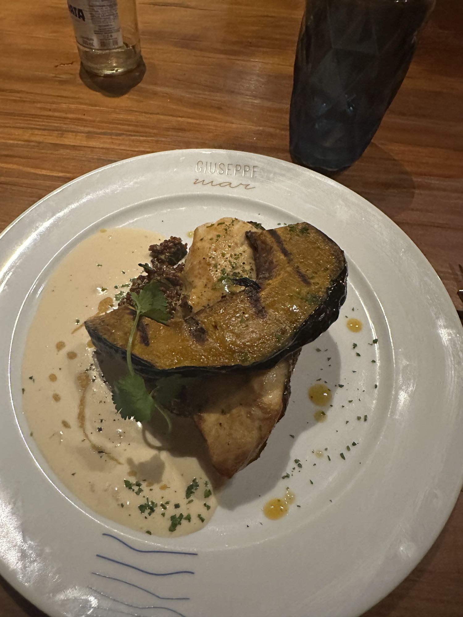pescado dorado con quinoa roja