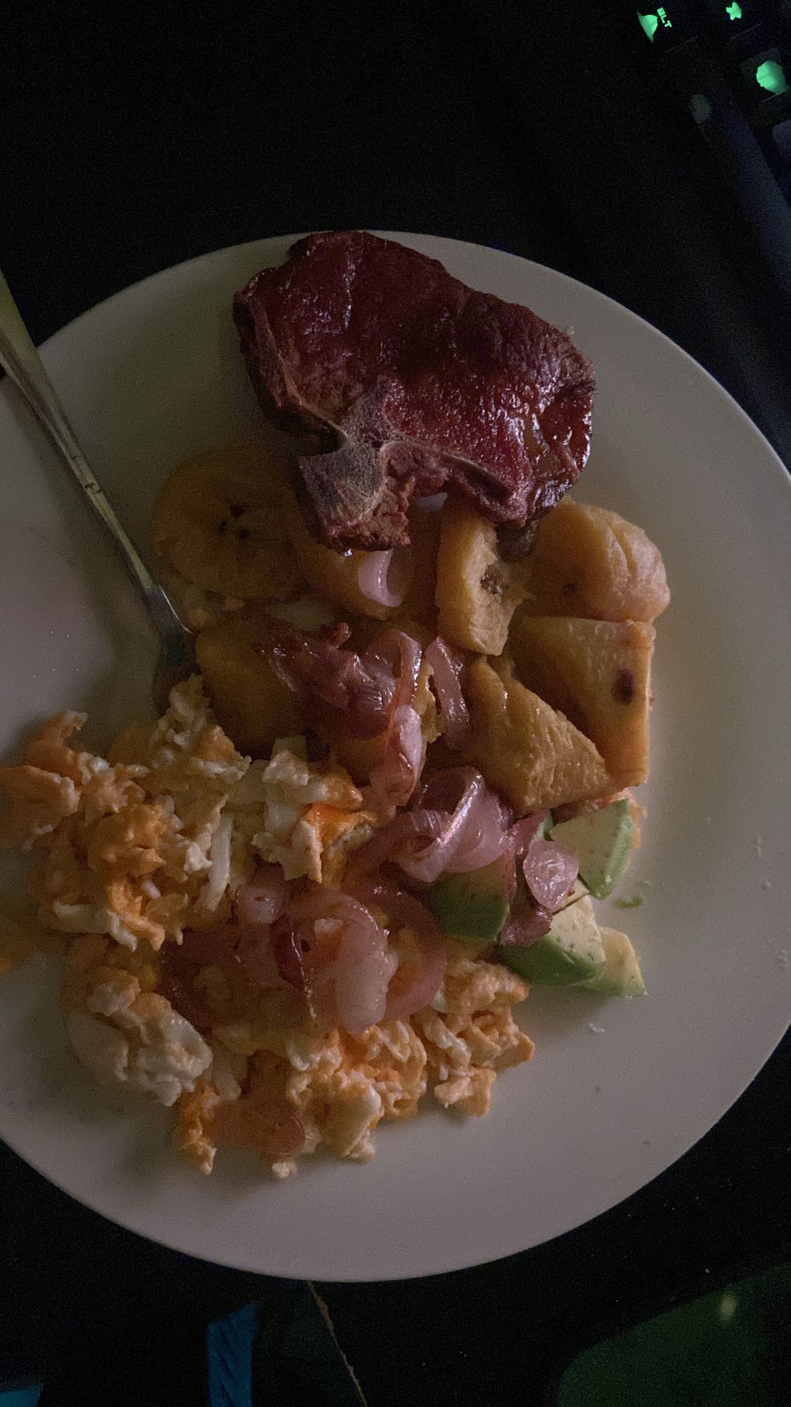 Desayuno con carne y plátano