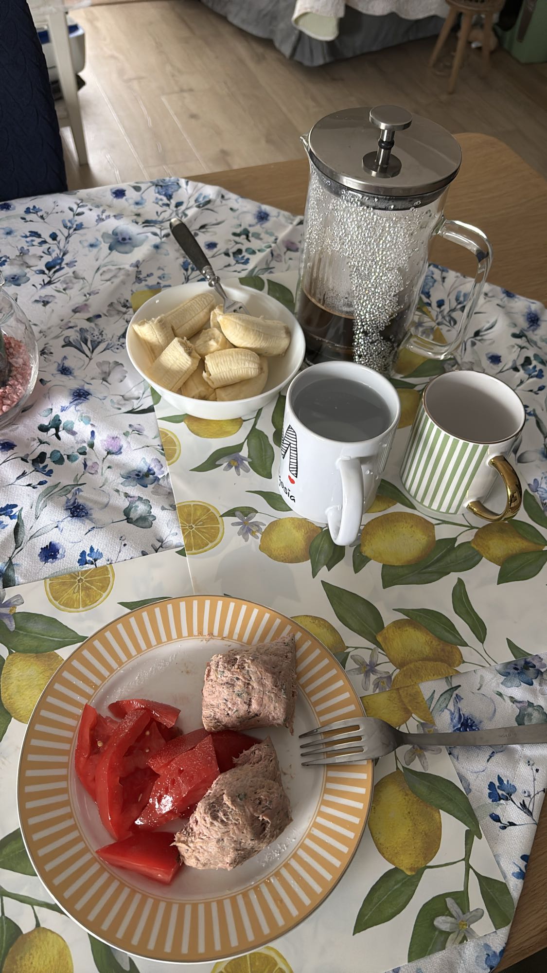 Tuńczyk, pomidor, banan