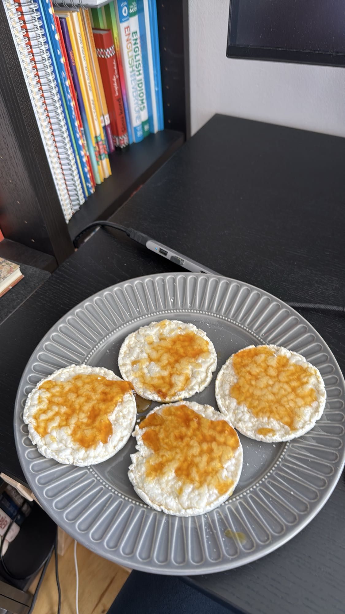 Rice cakes with syrup