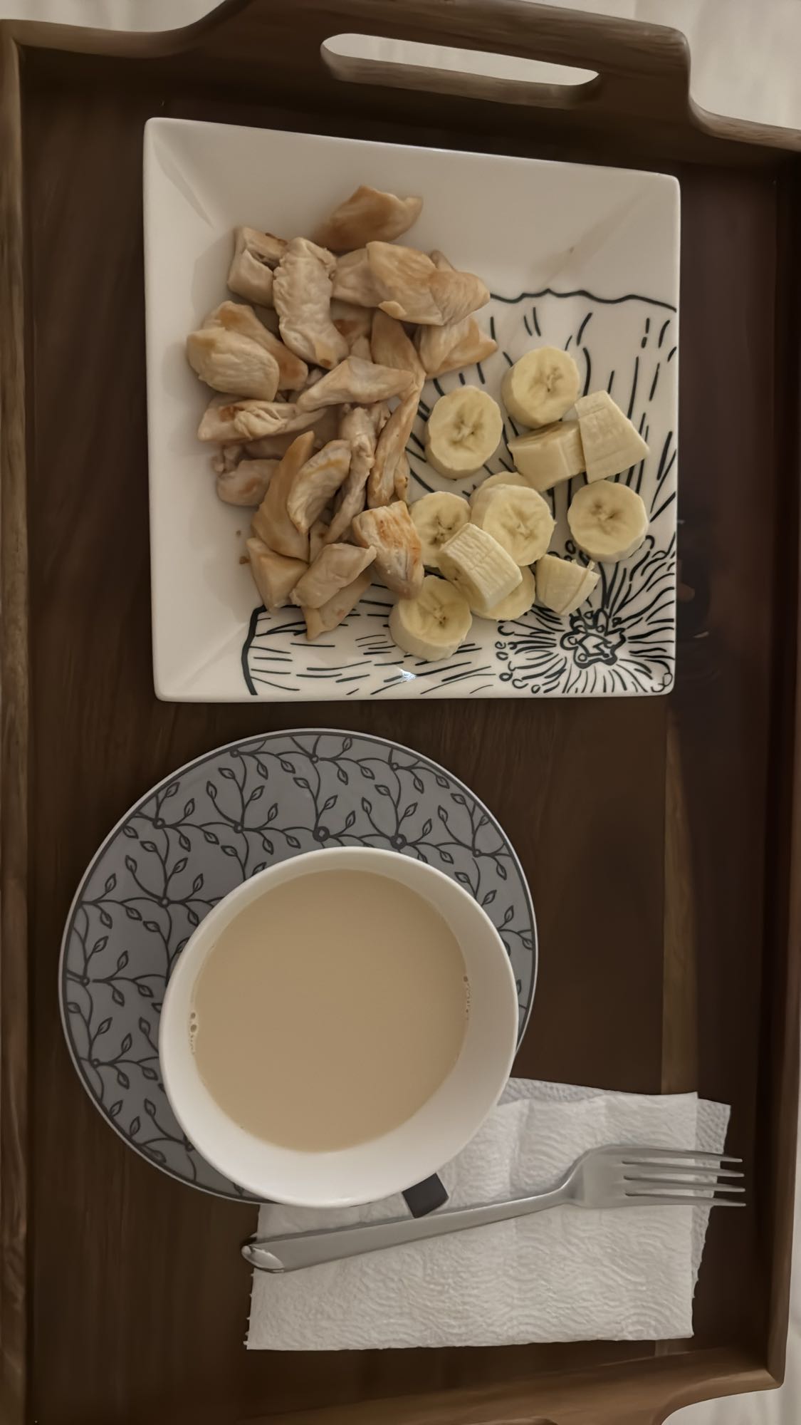 Pollo, plátano y bebida