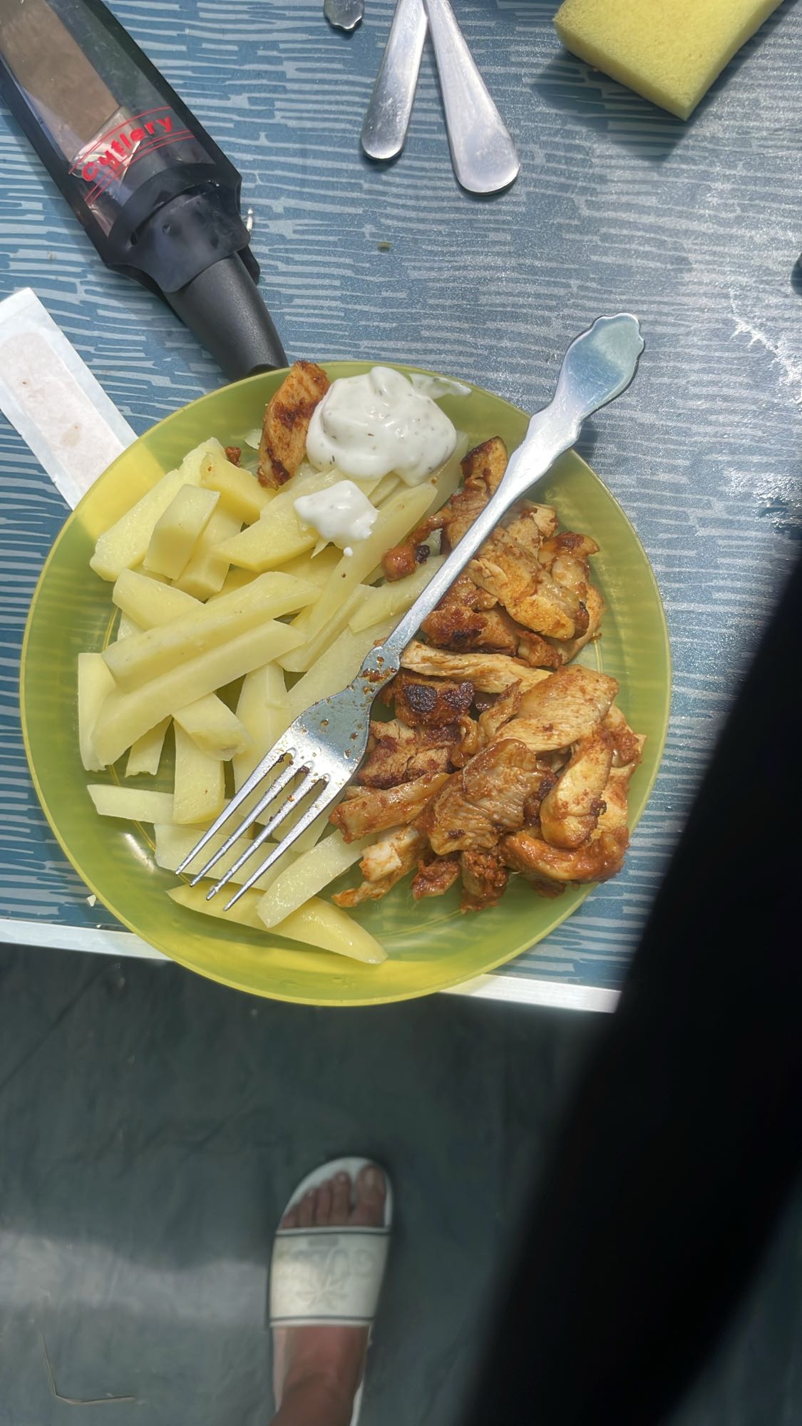 Cartofi cu pui și sos