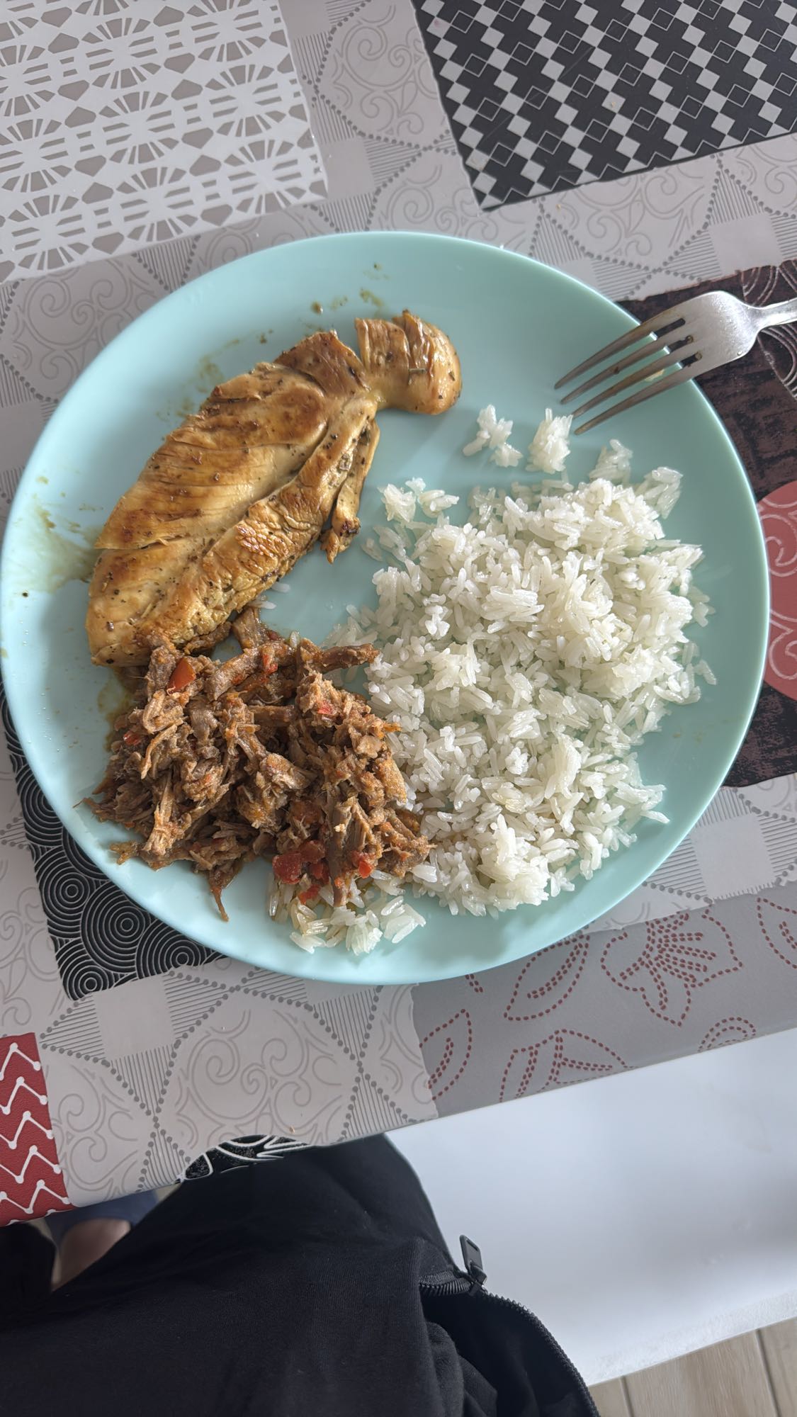 Arroz con pollo y carne