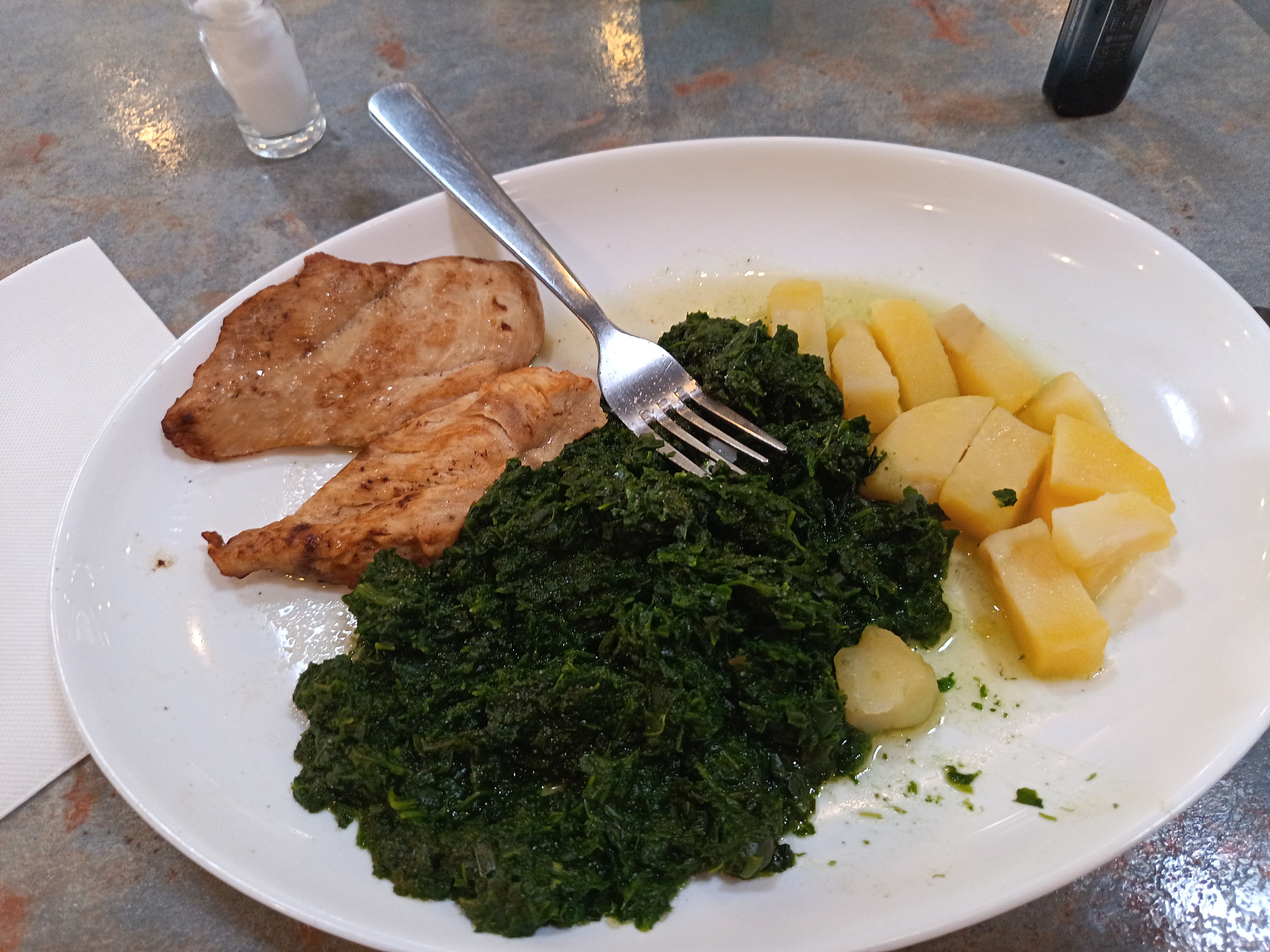 Poulet, épinards, pommes