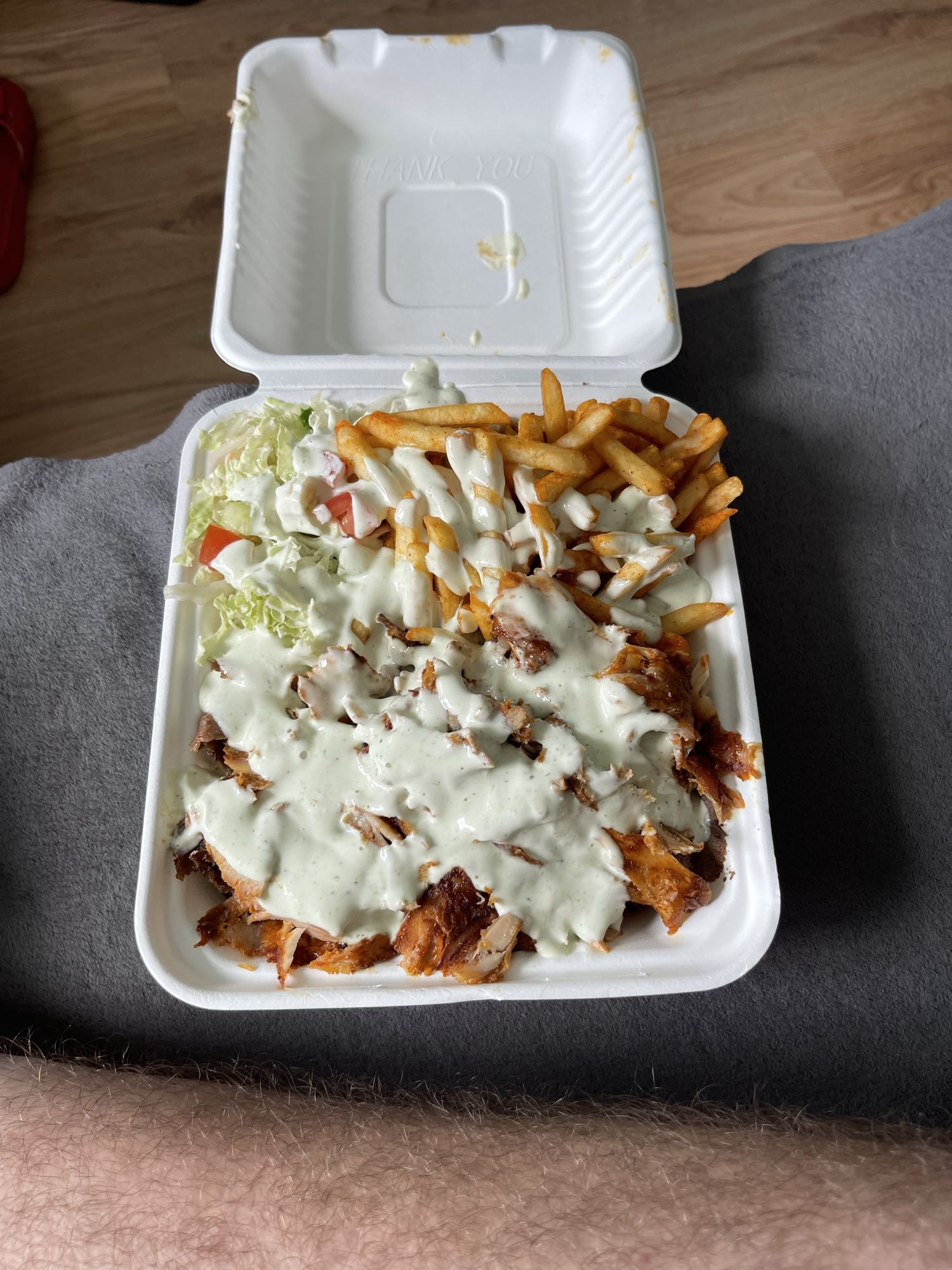 kebab z frytkami i sosem