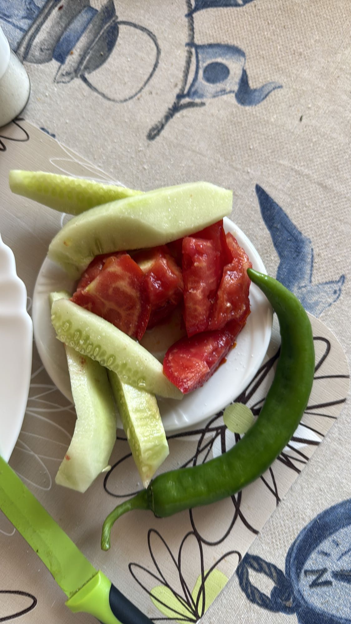 Salată de legume crude