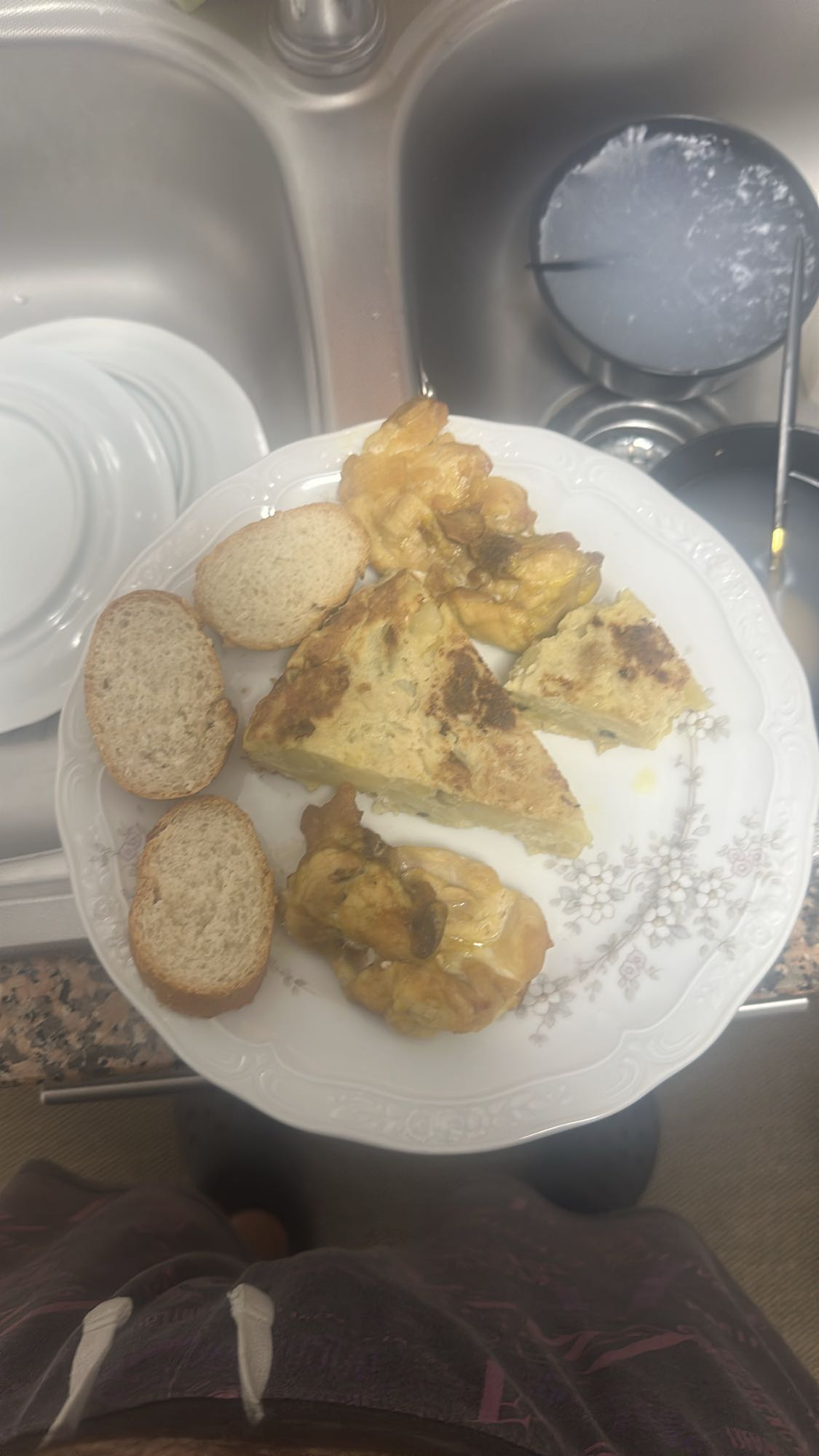 Tortilla con pan y queso