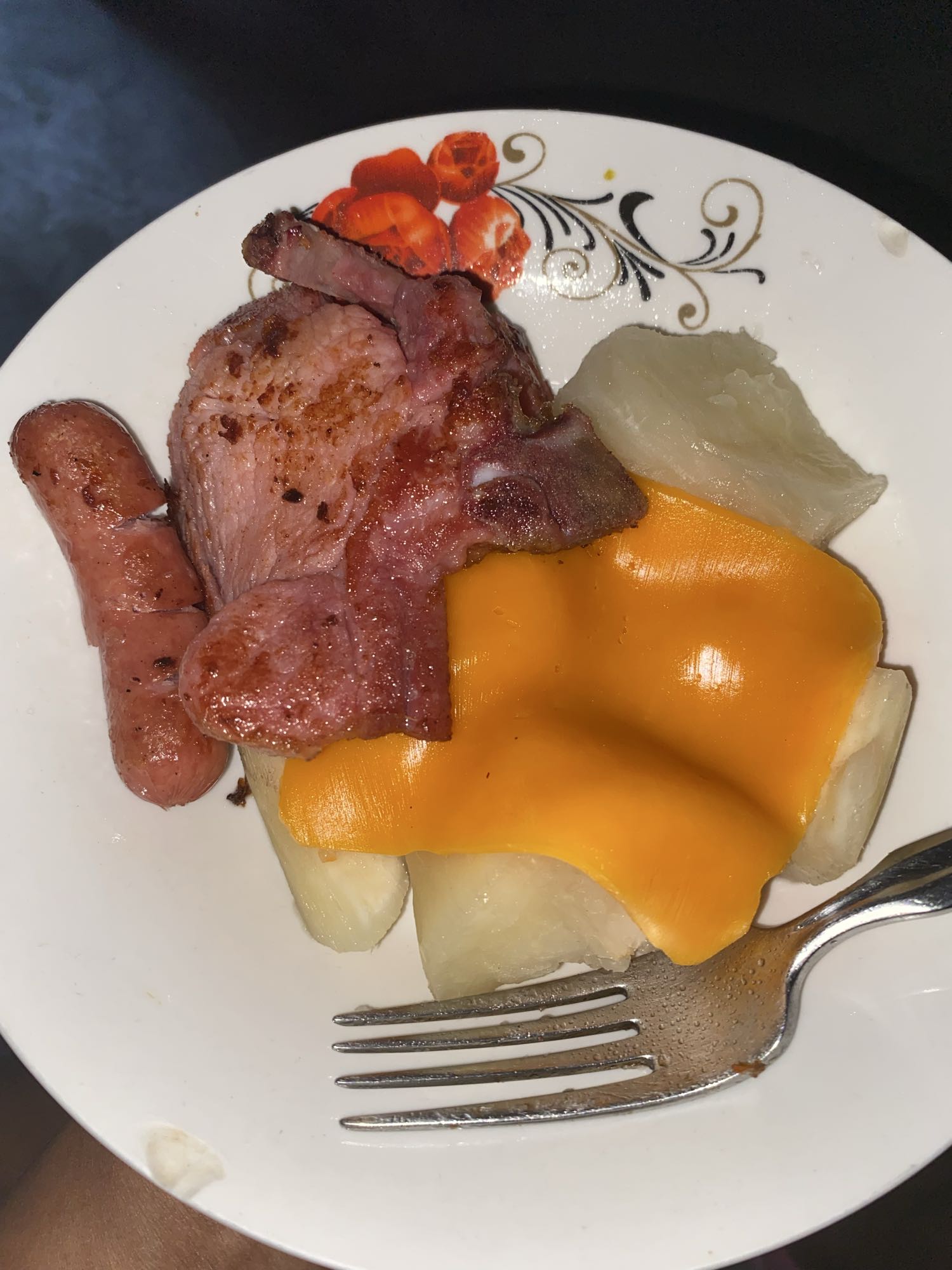 Yuca con queso y carne