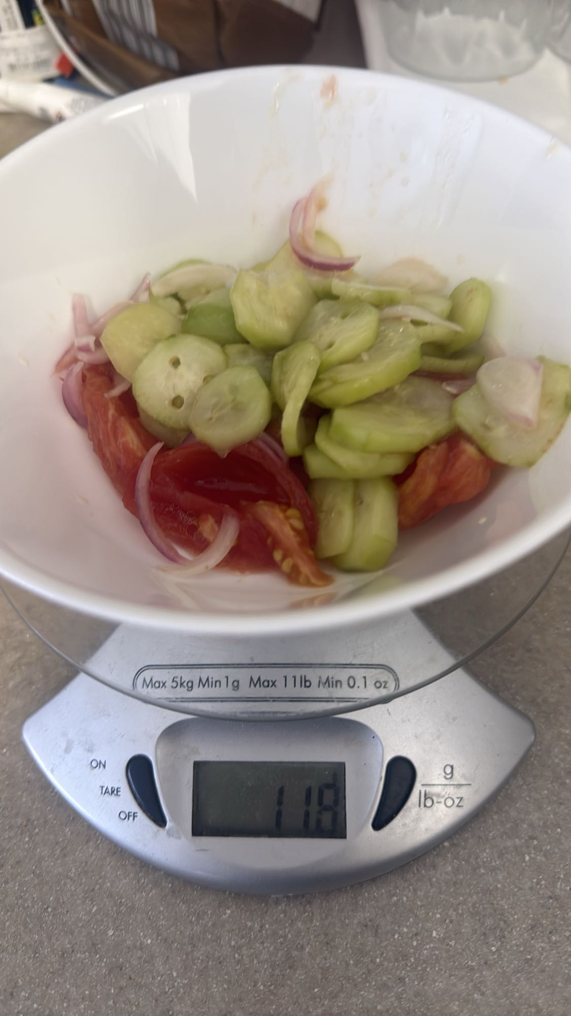 Salată de castraveți și roșii