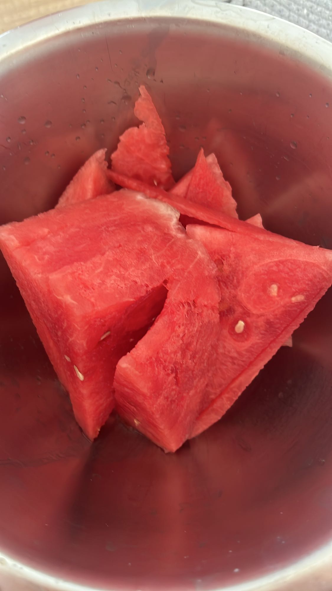 Bucăți de pepene roșu