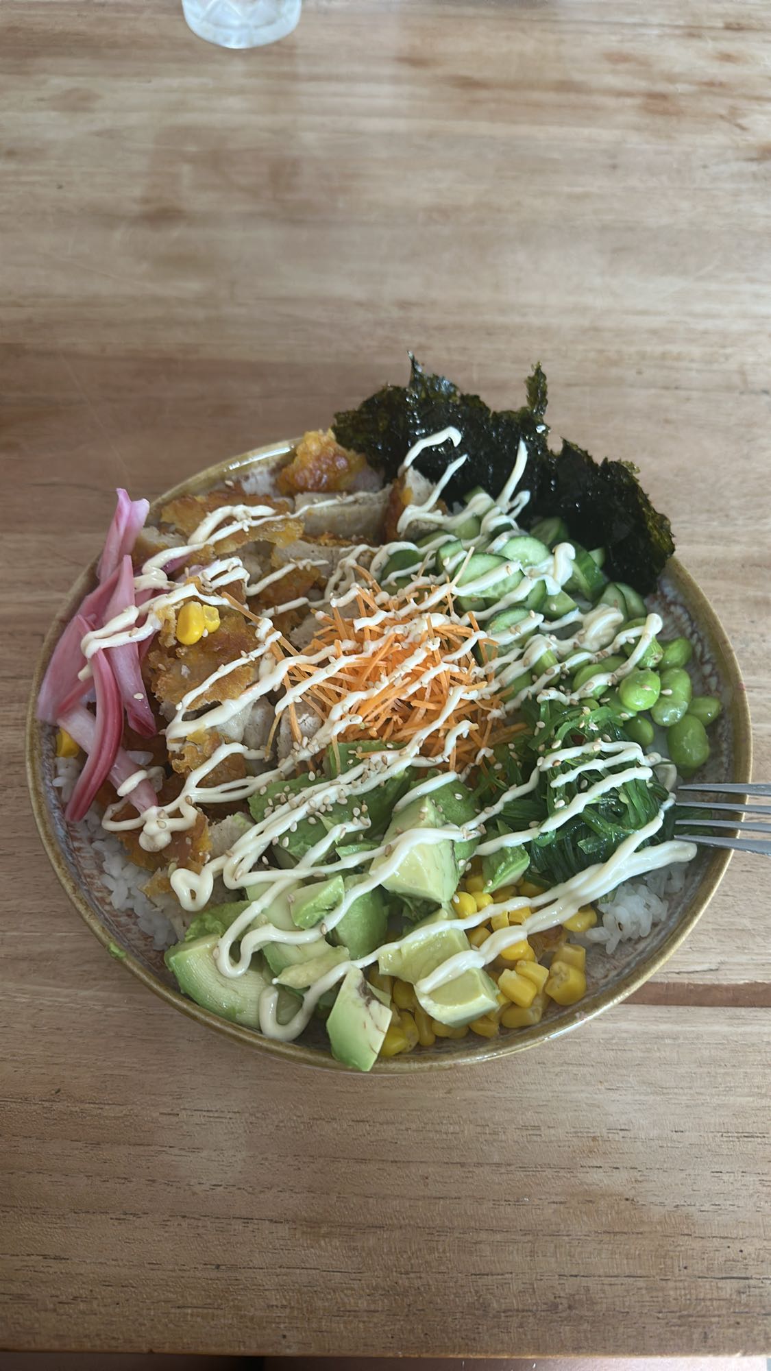 krokante kip pokébowl