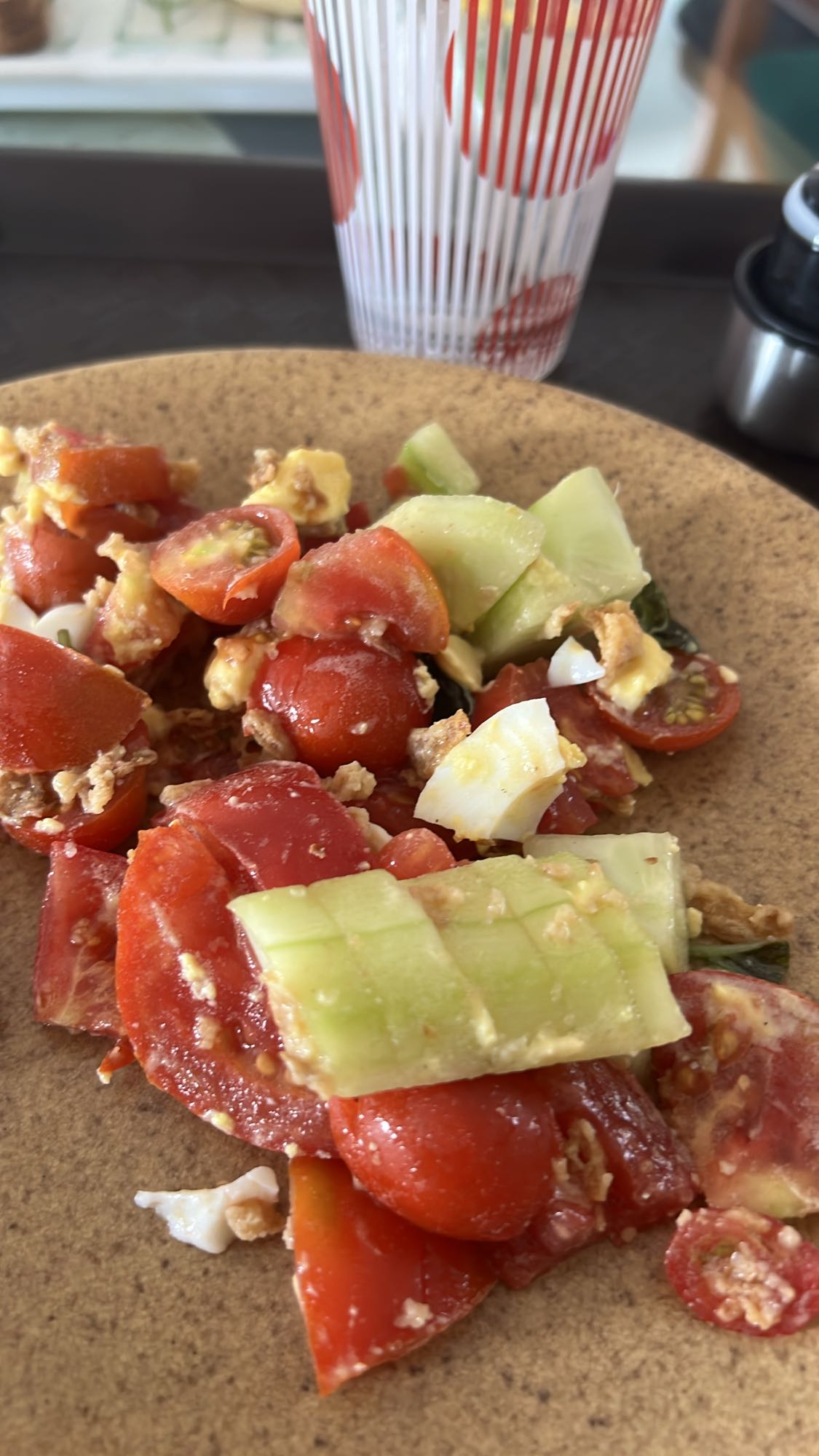 Salade tomate concombre œuf