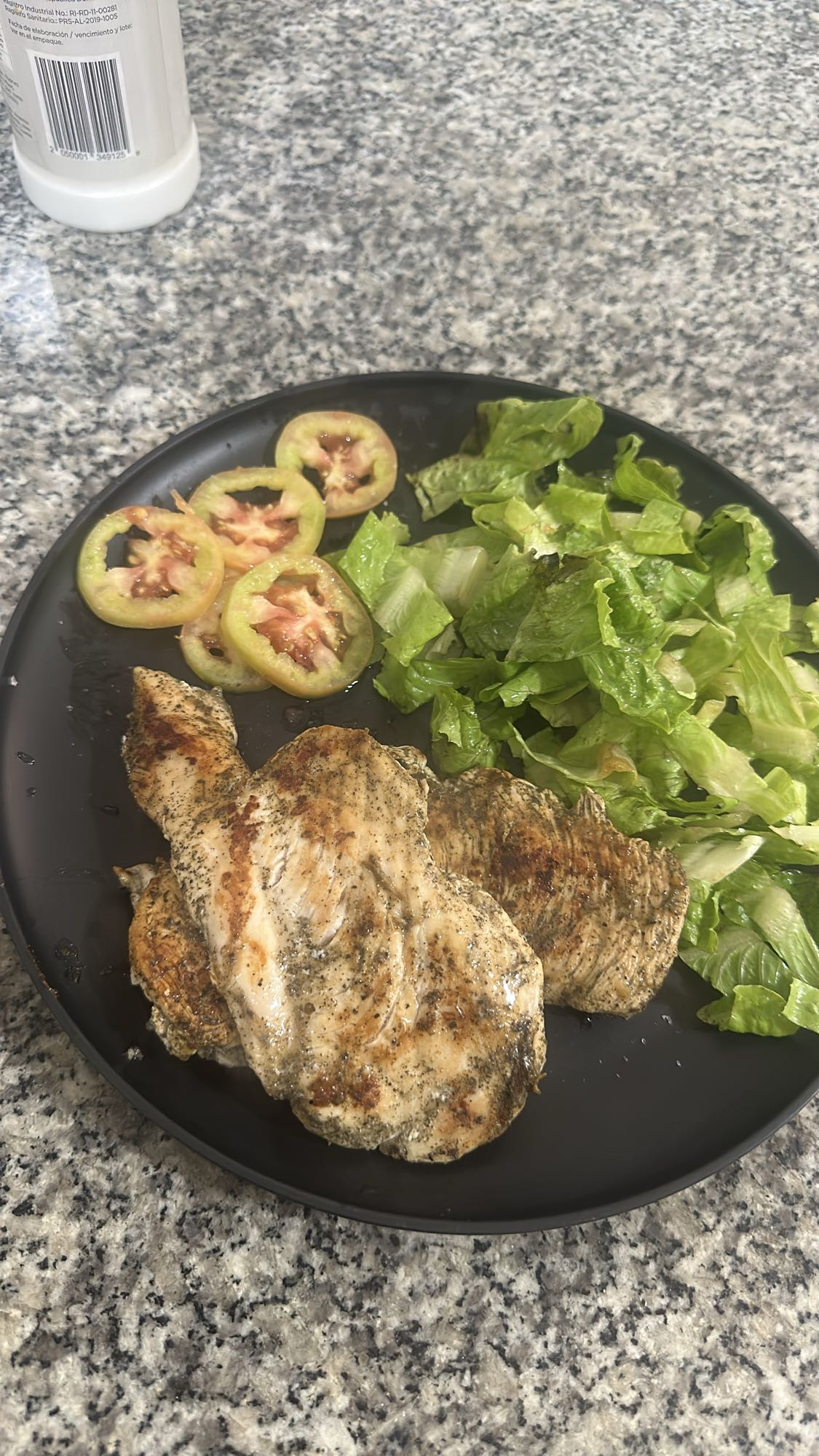 Pollo con ensalada fresca