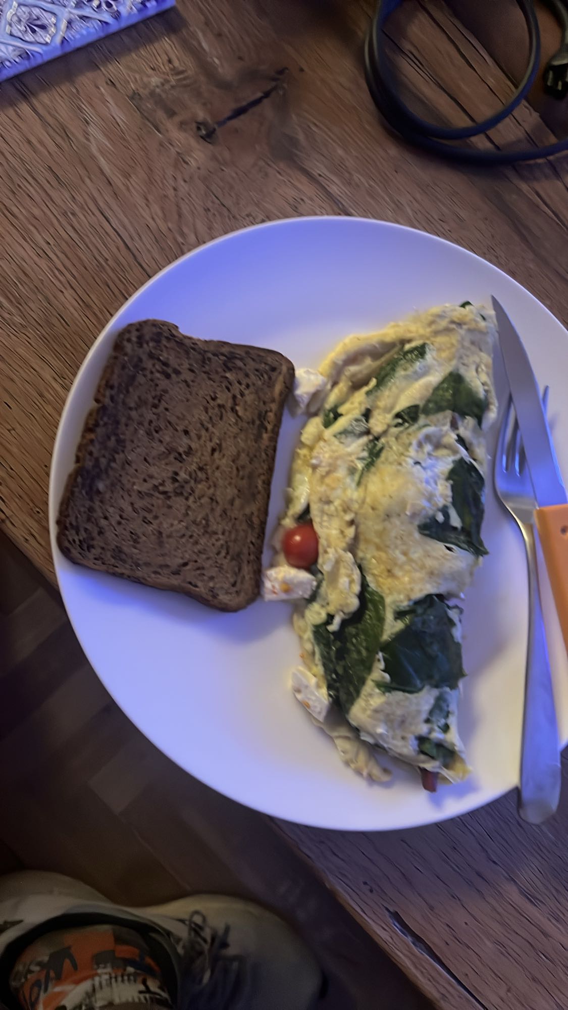 Ομελέτα με σπανάκι και ψωμί