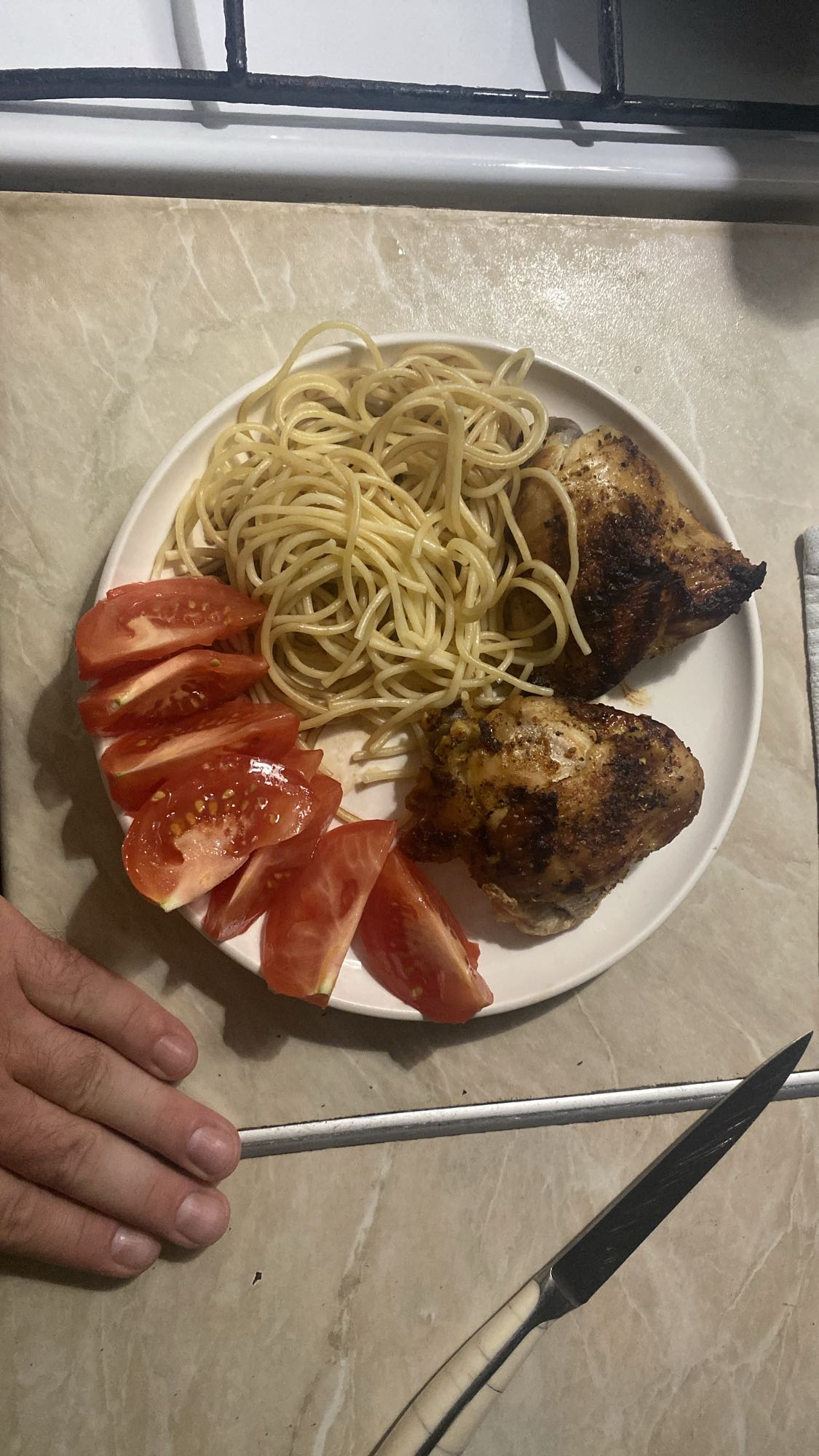 Курица с макаронами и томатом