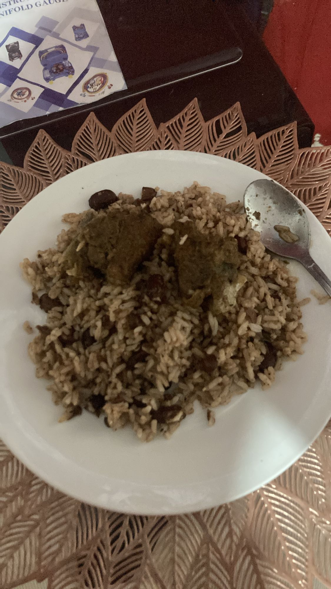 arroz con frijoles y carne