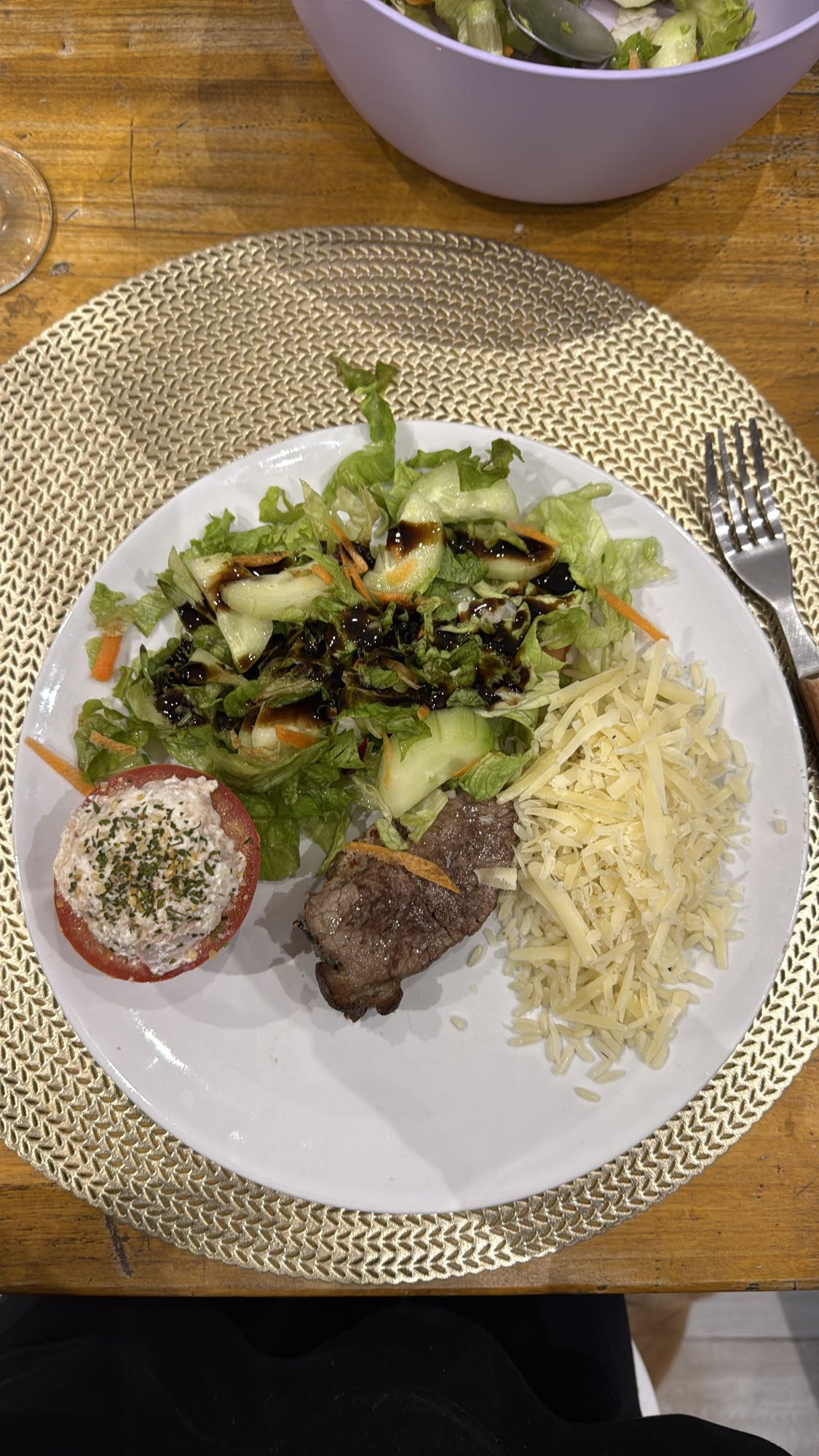 Ensalada con carne y arroz