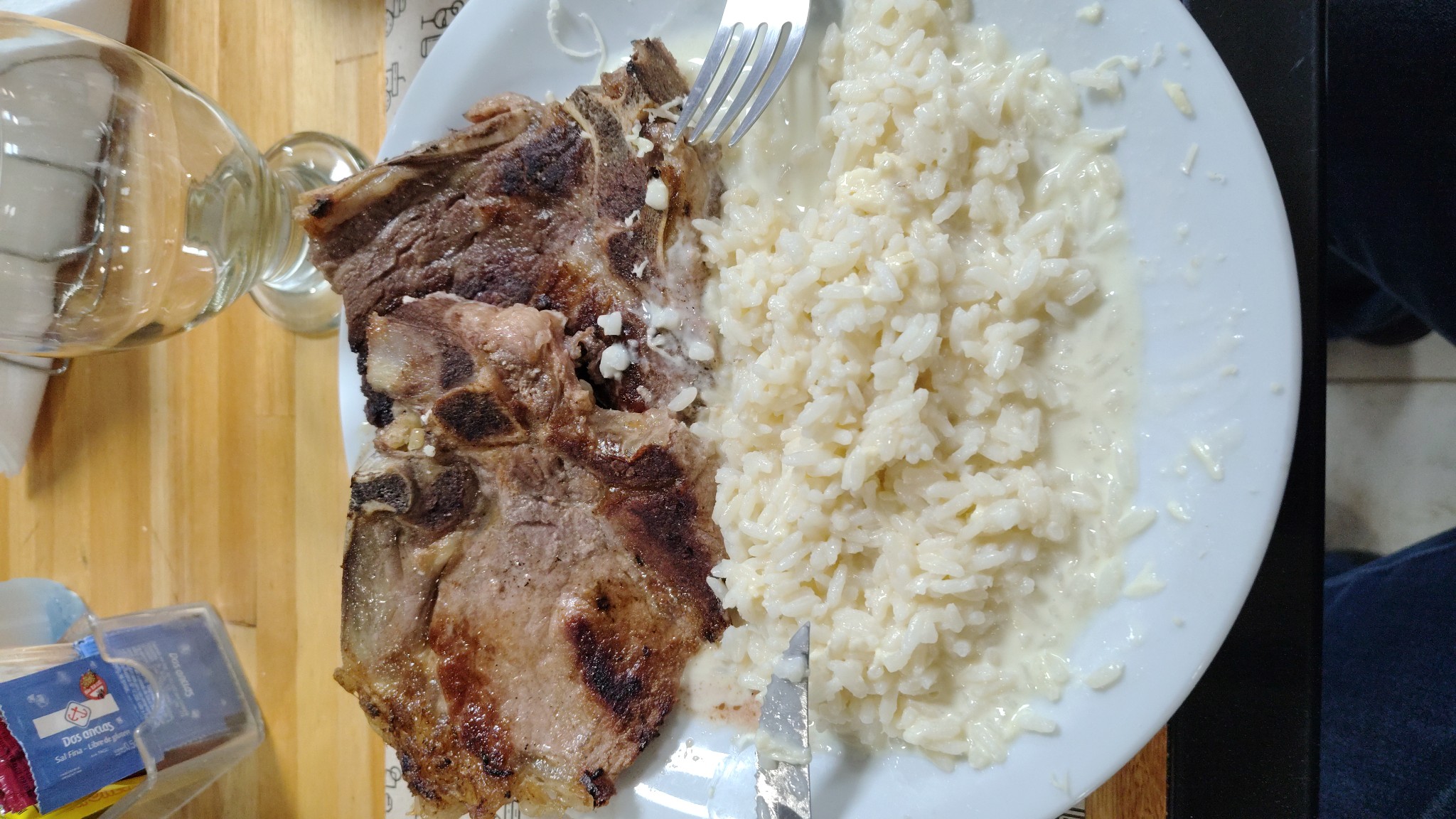 Chuleta con arroz cremoso