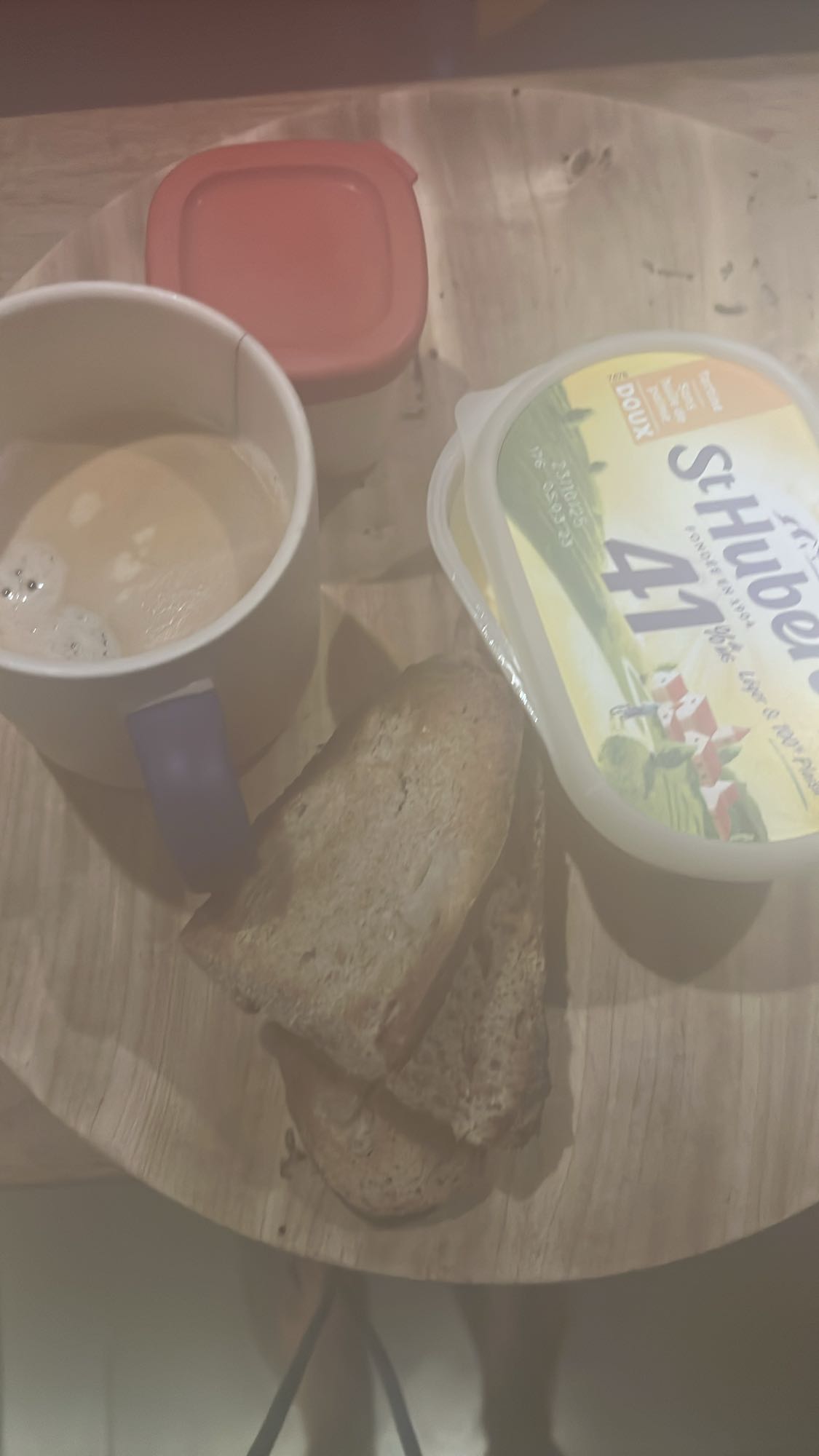 Petit-déjeuner tartines café