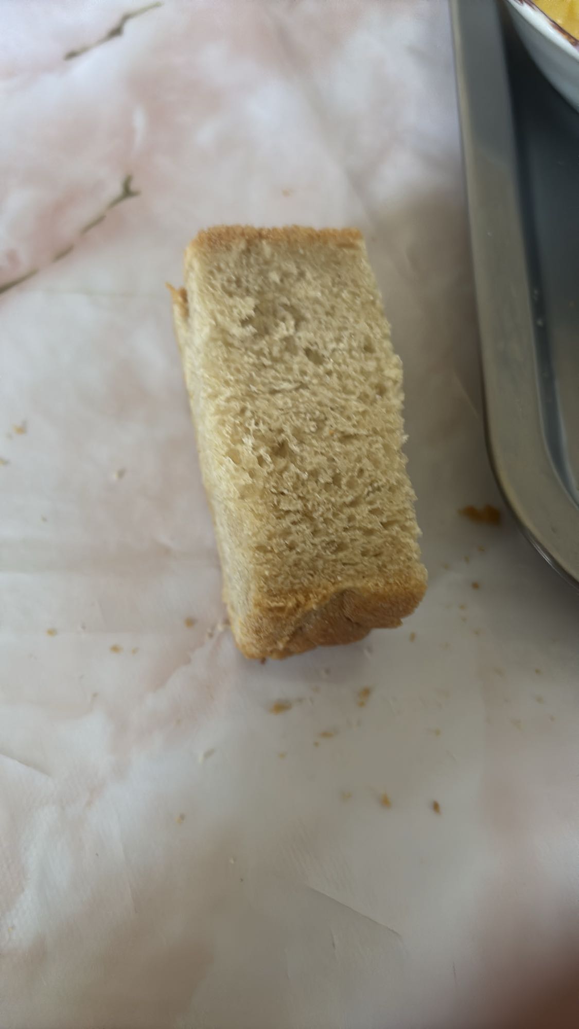 кусок белого хлеба