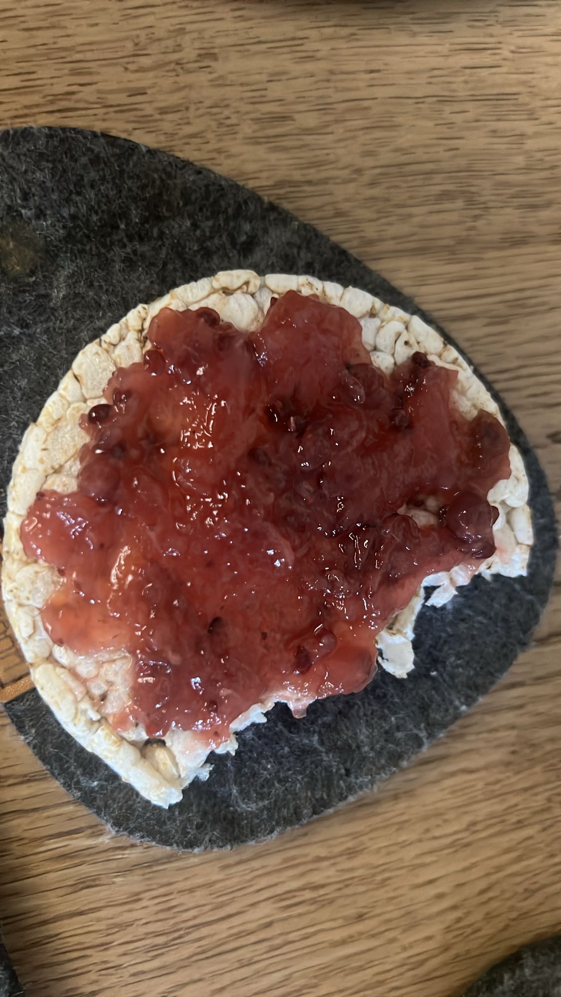 Reiswaffel mit Marmelade