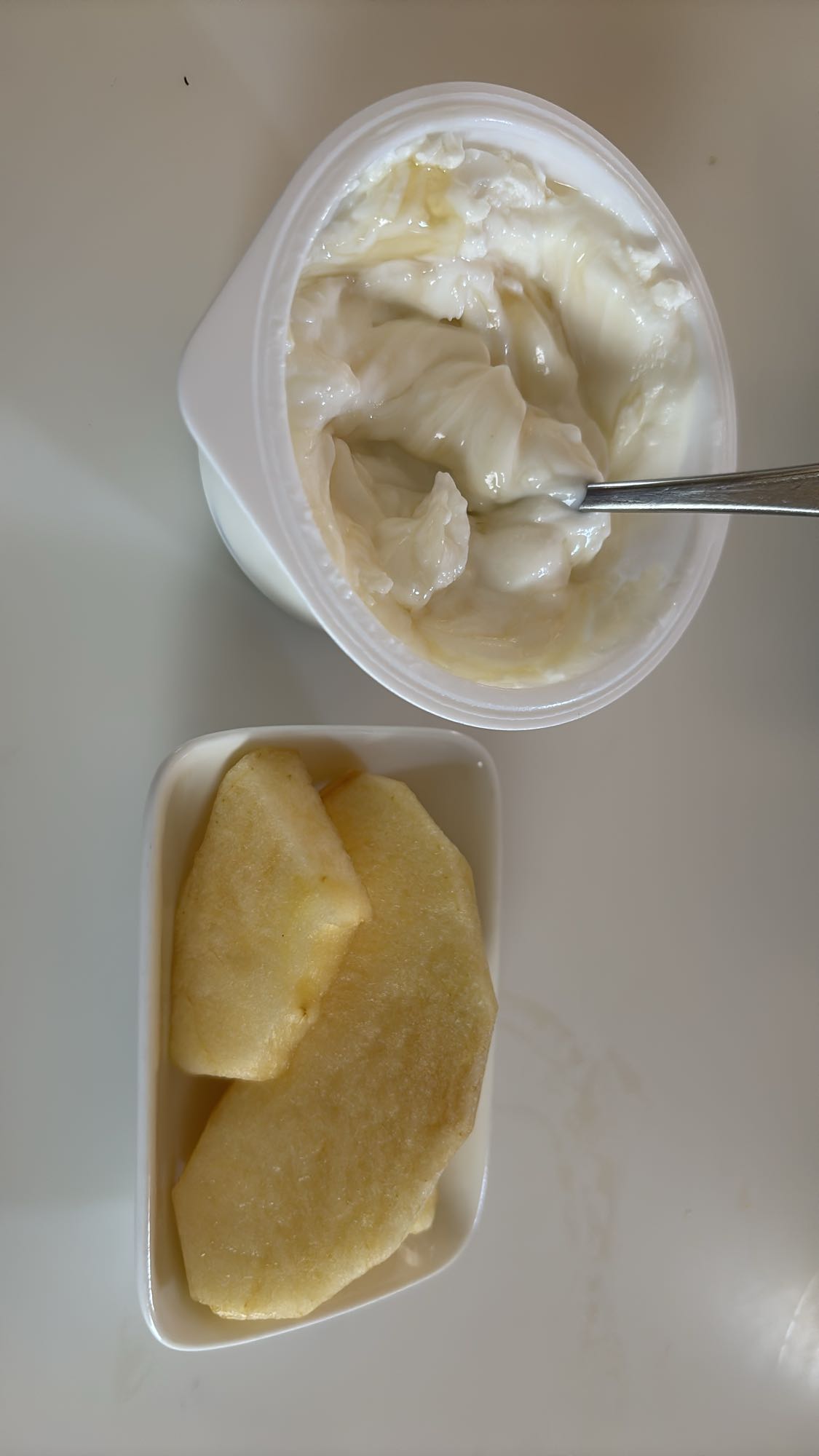ヨーグルトとりんご