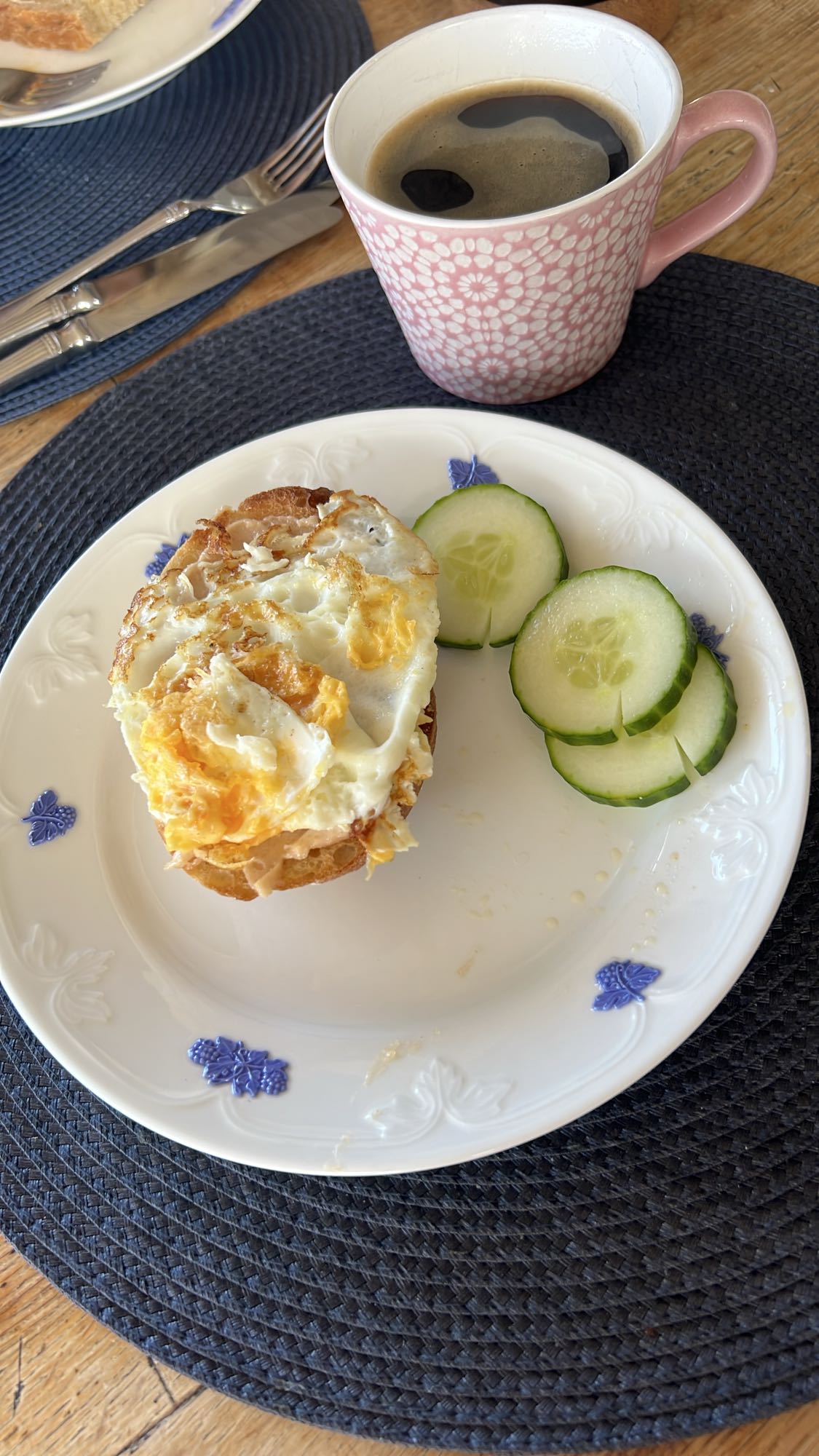 Stekt äggsmörgås & kaffe