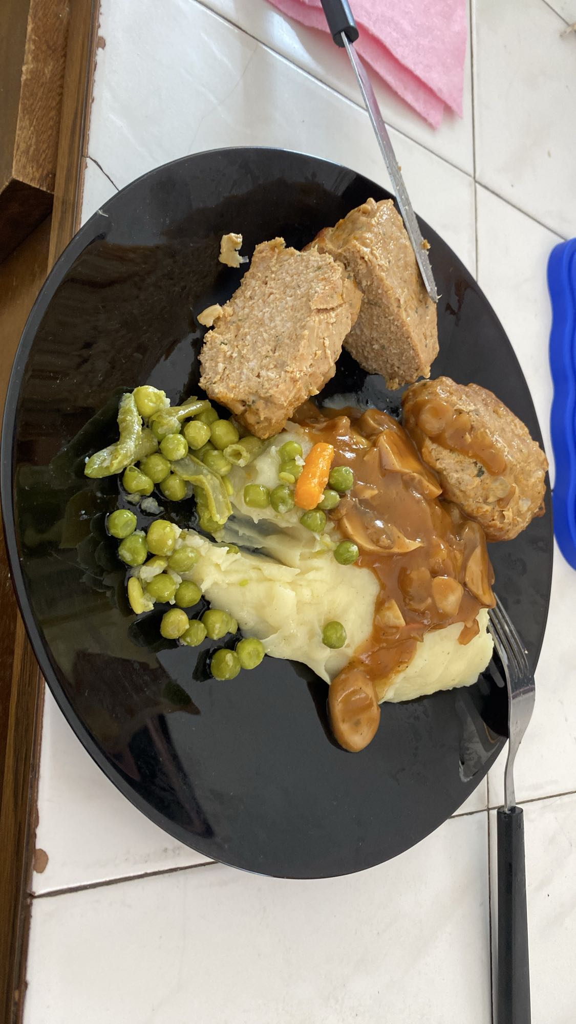 klops z puree i warzywami