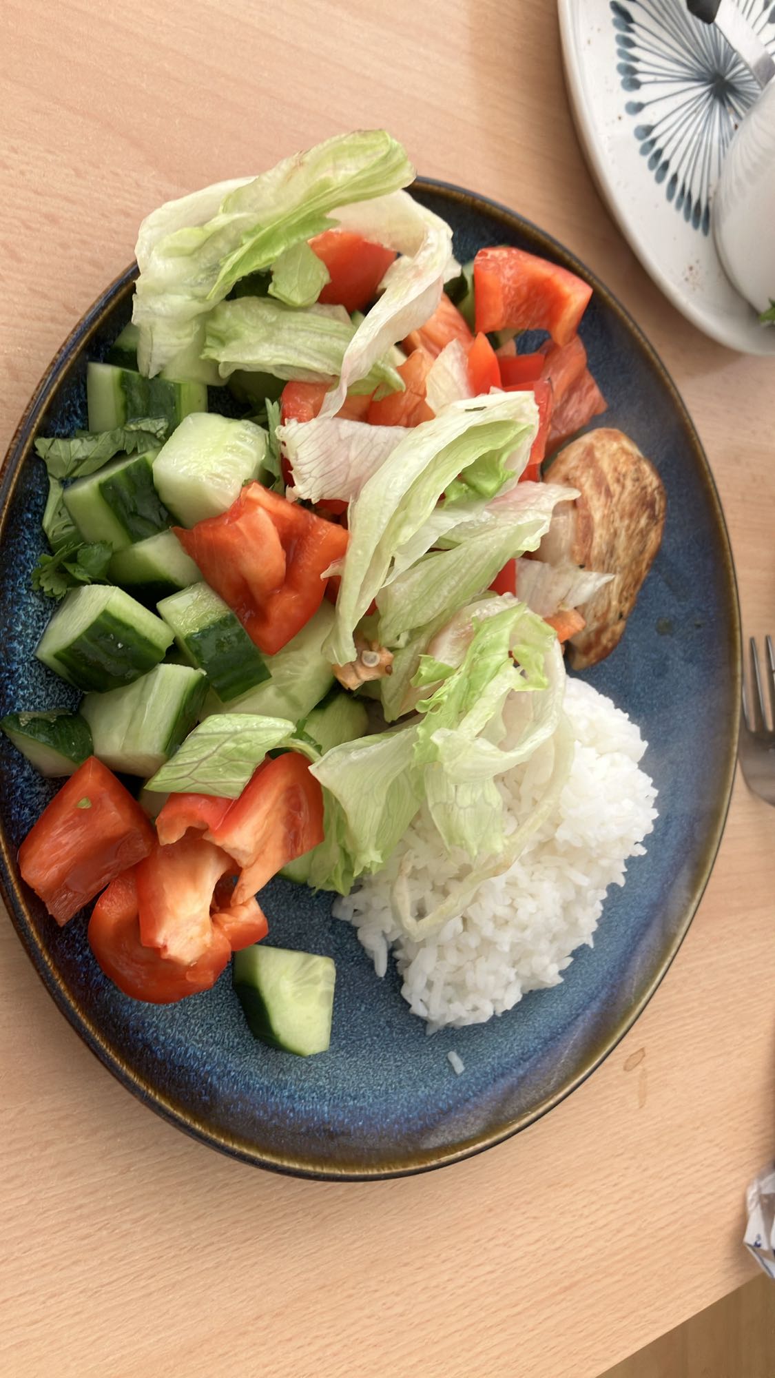 Frango com arroz e salada