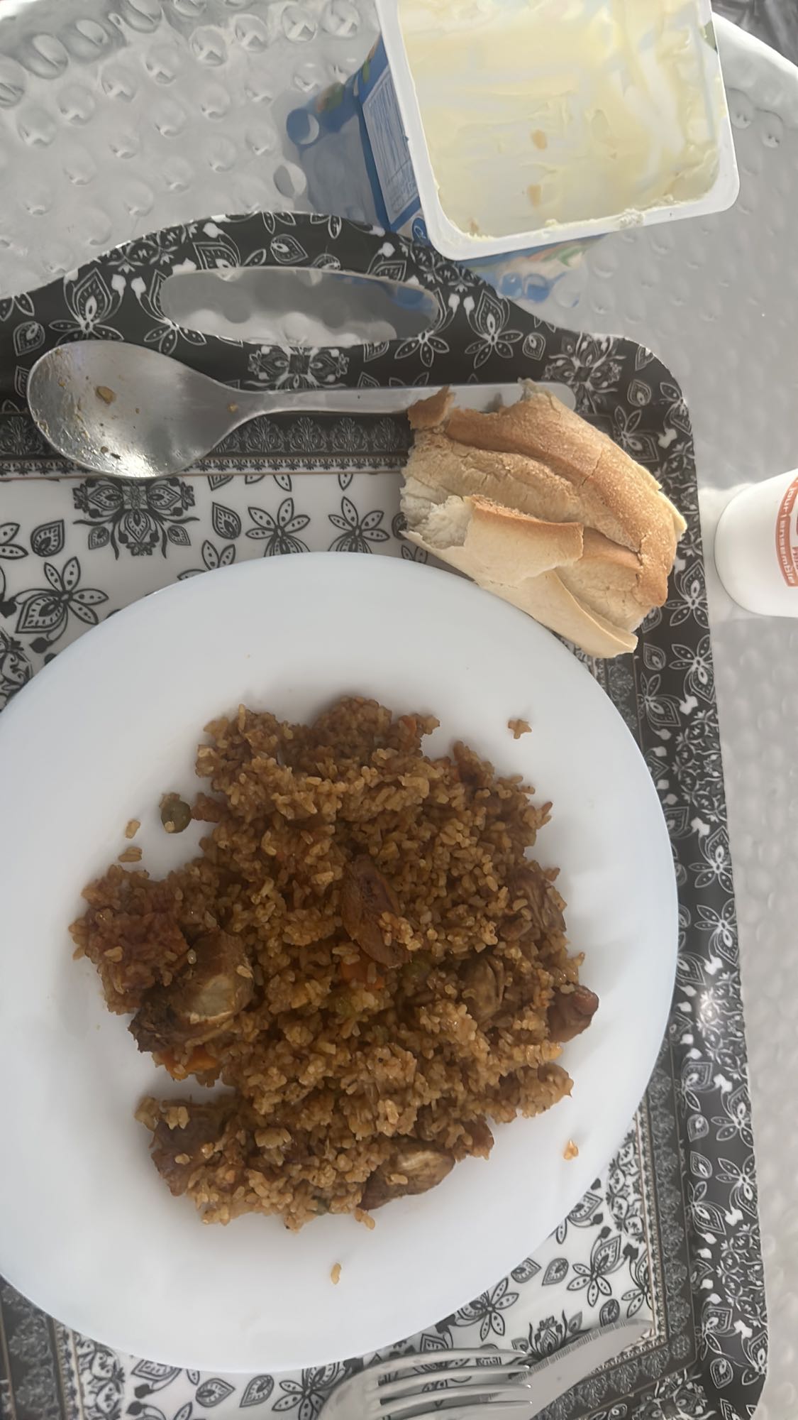 Riz au poulet et pain