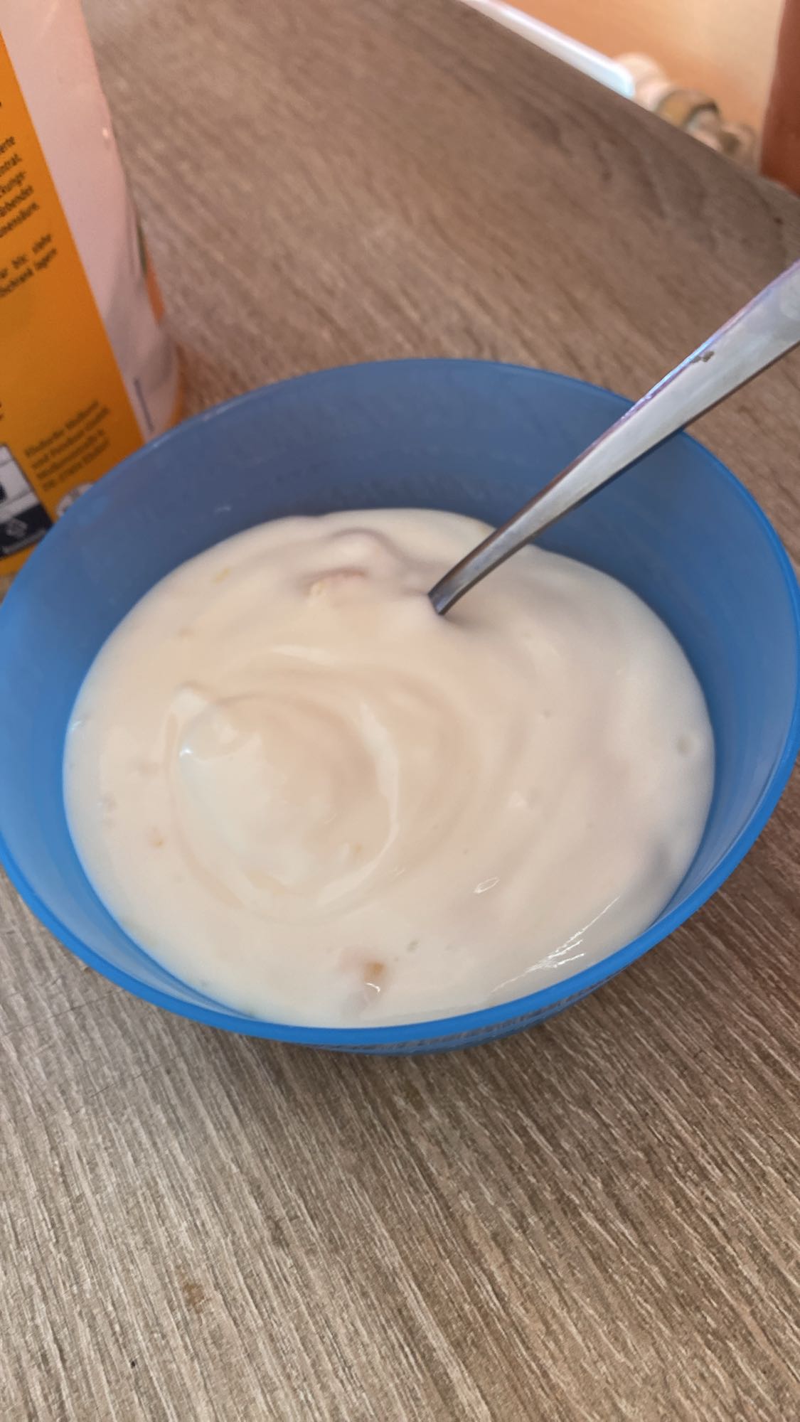 йогурт в миске