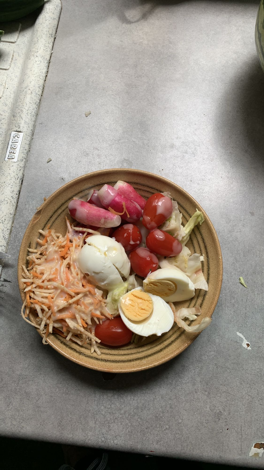 Salade aux œufs et légumes
