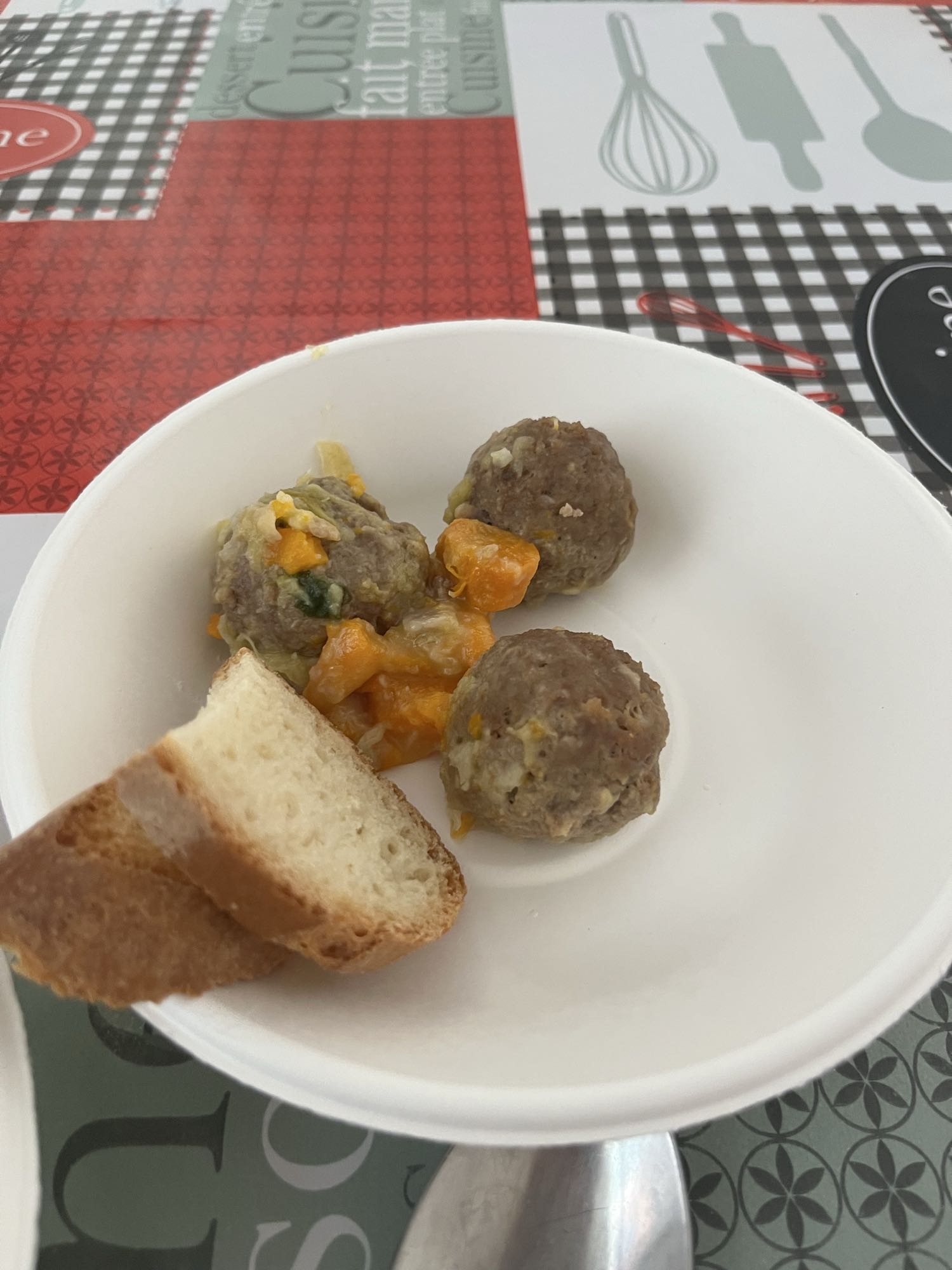 Meatballs with bread