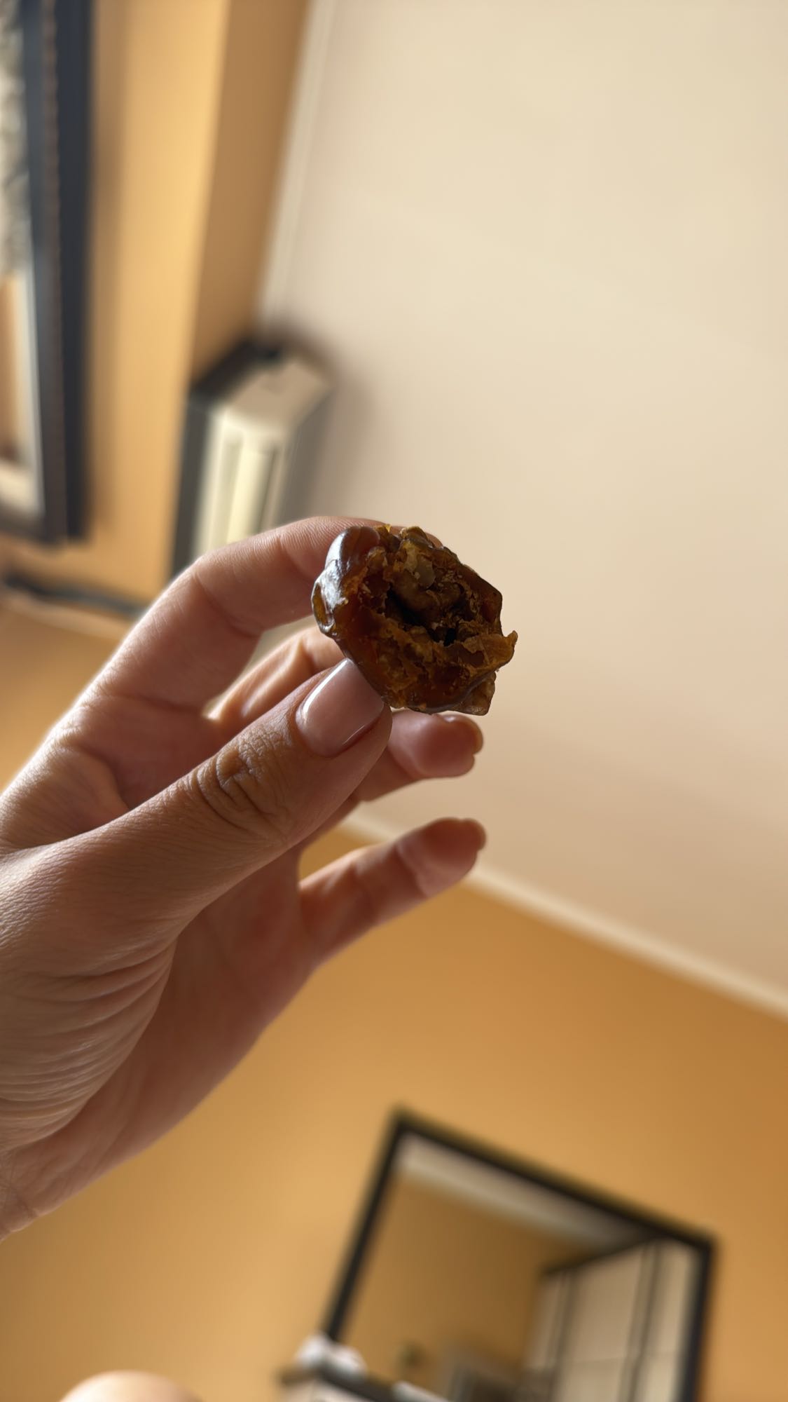 финик с орехом