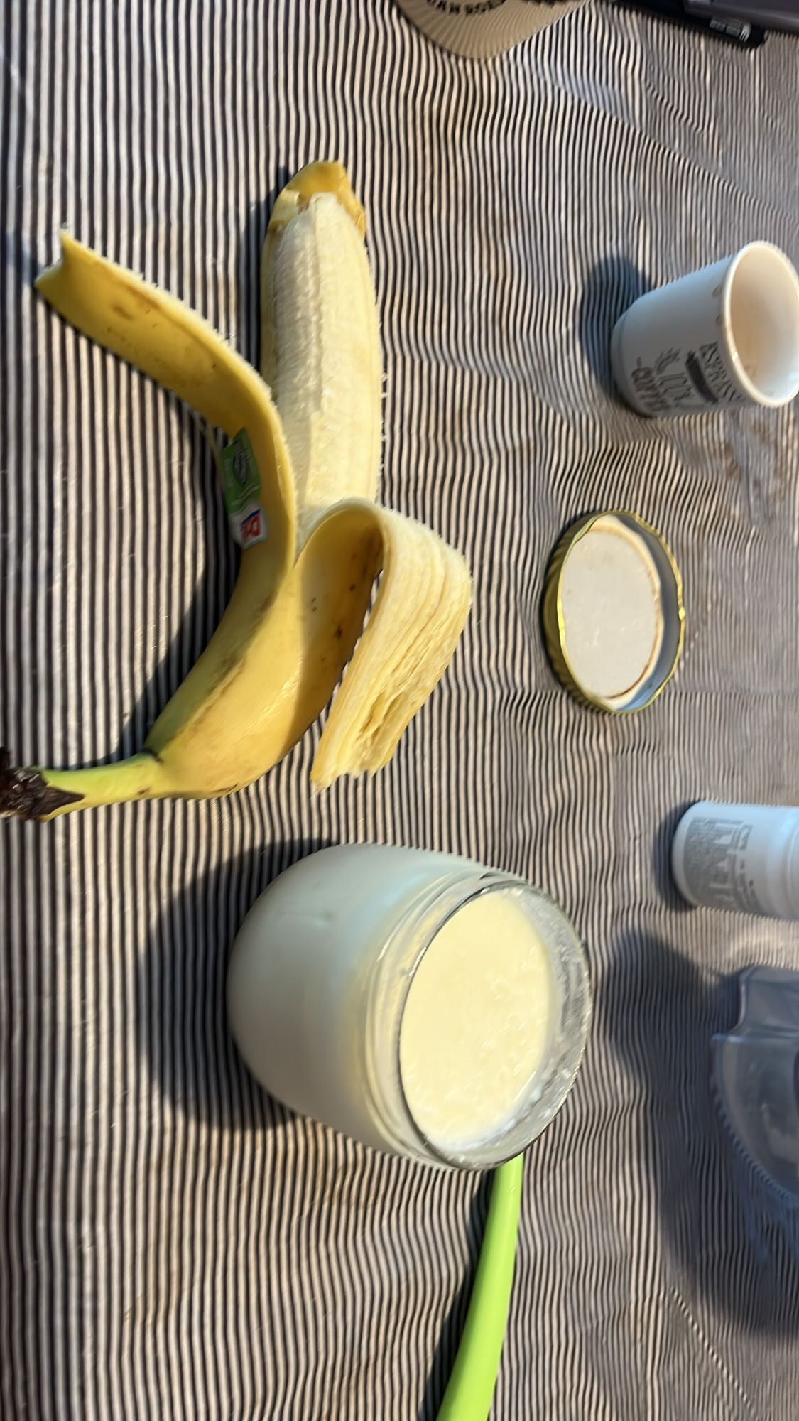 банан с кисело мляко