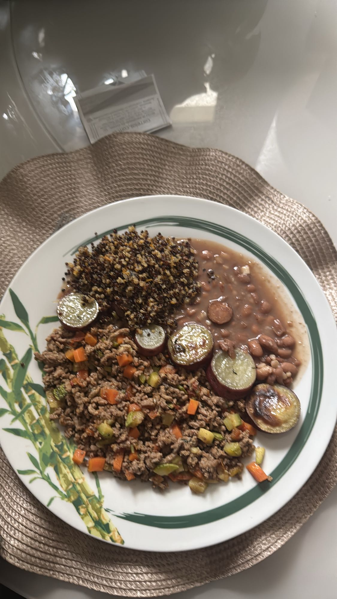 Prato de carne moída e quinoa