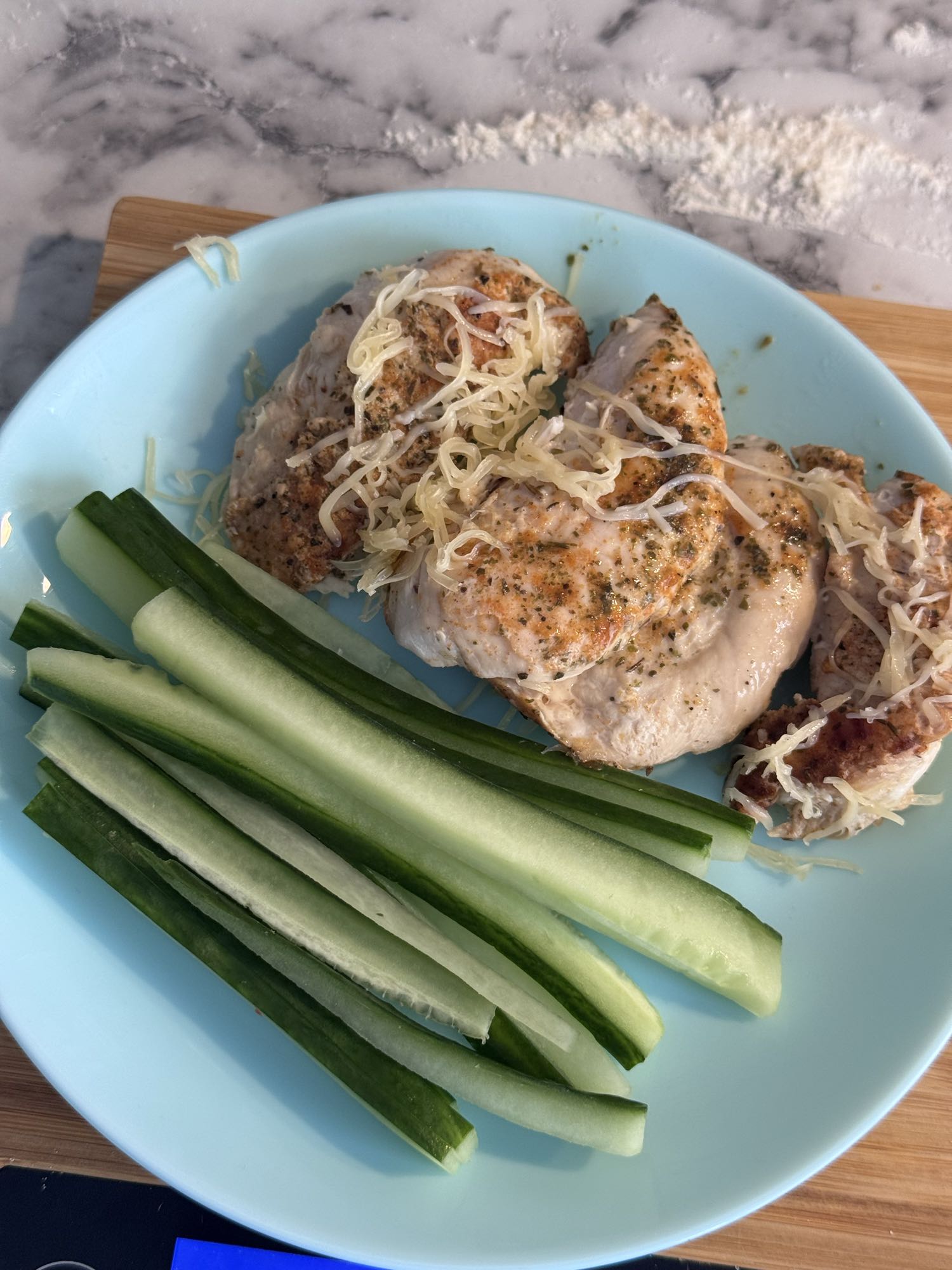 Курица с огурцом и сыром