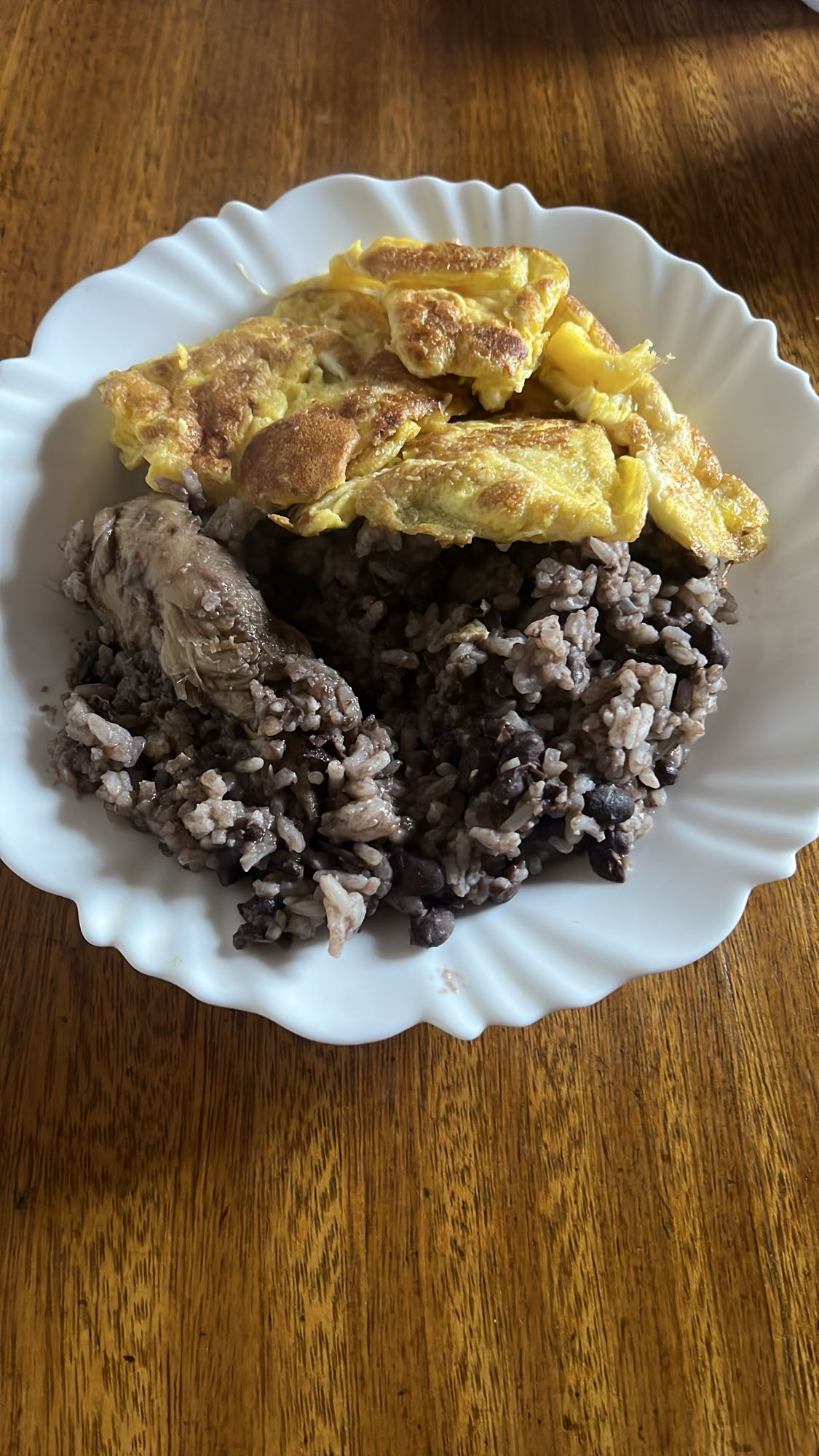 Arroz, feijão, frango e omelete