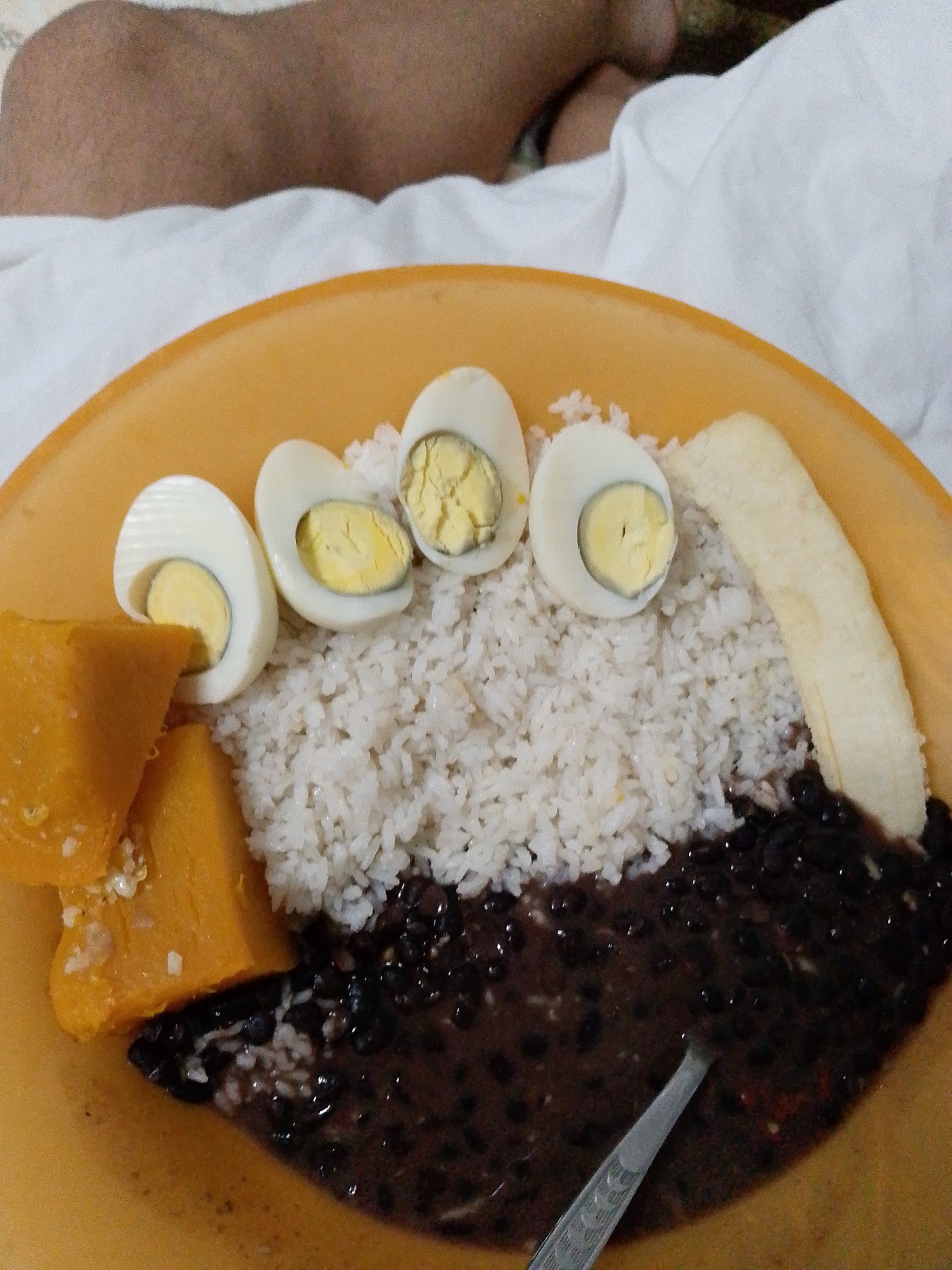 arroz, frijoles y huevo