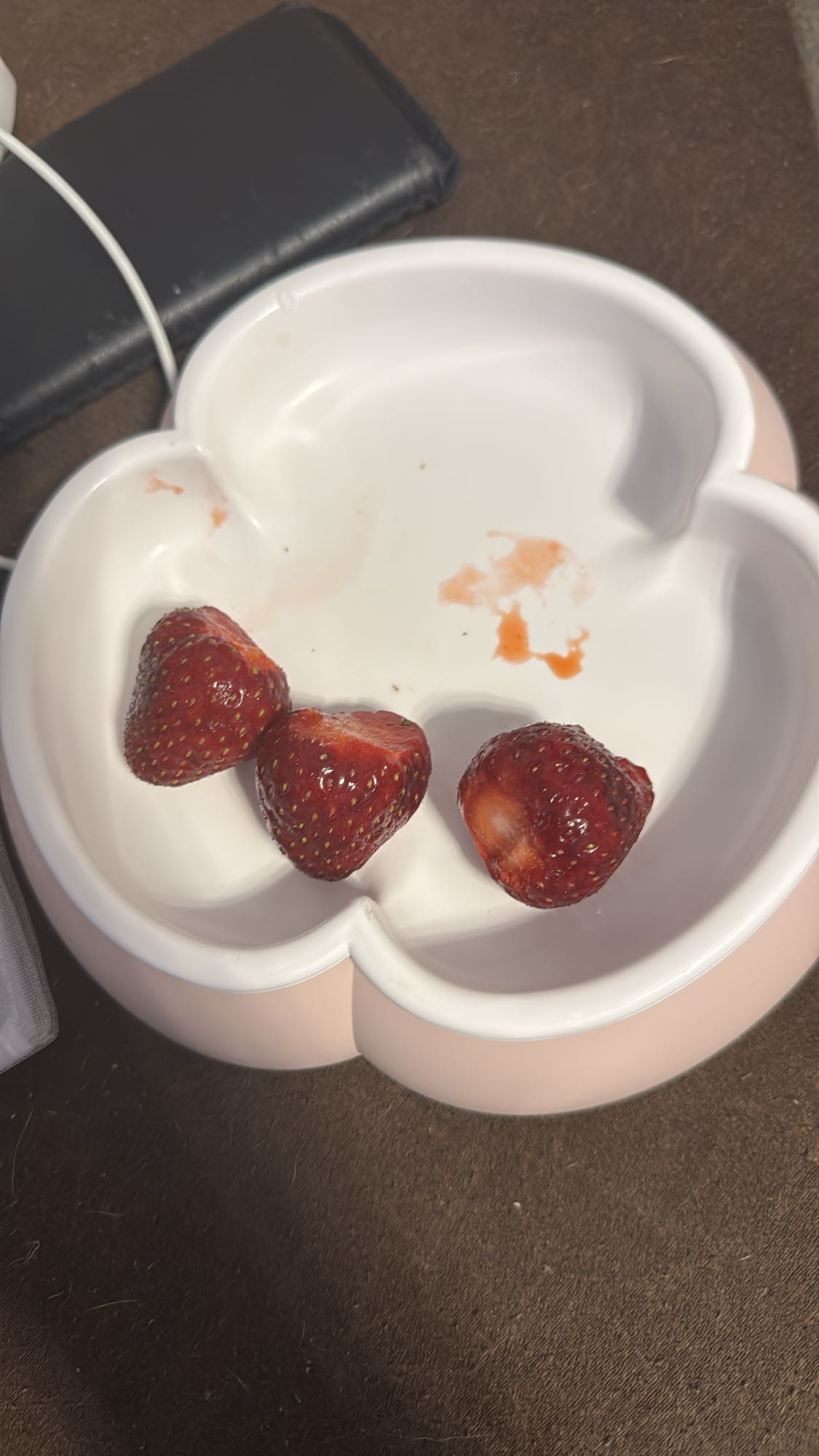 три клубники