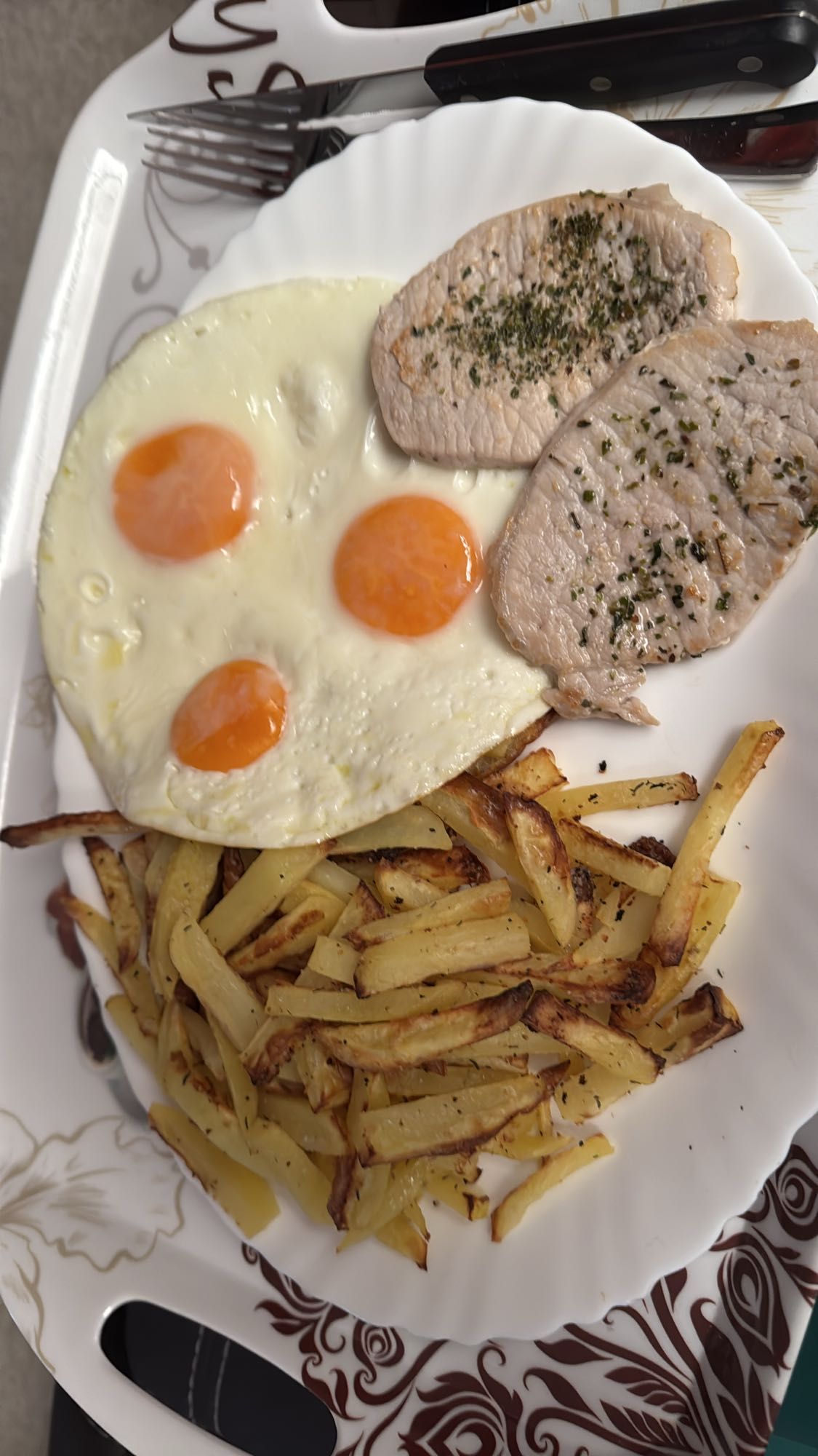 Huevos, cerdo y papas